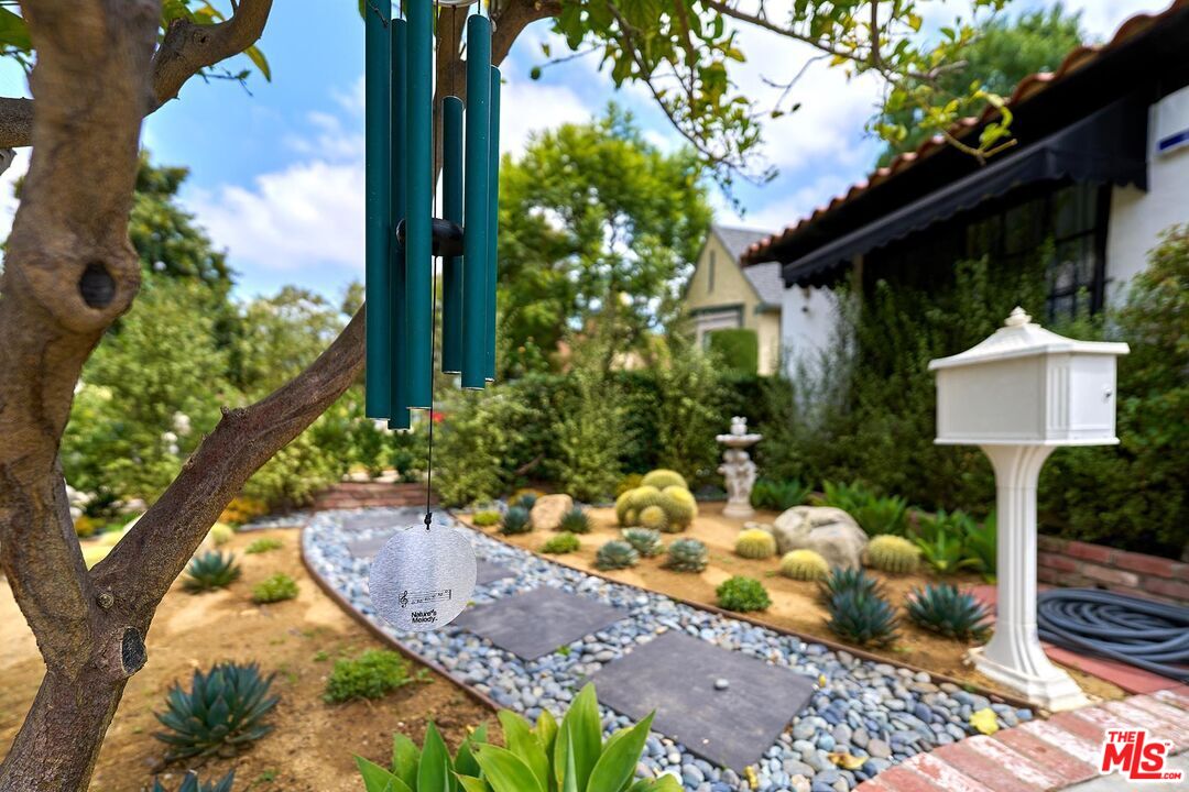 Los Angeles, California, 90004, United States, 4 Bedrooms Bedrooms, ,3 BathroomsBathrooms,Residential,For Sale,1876401