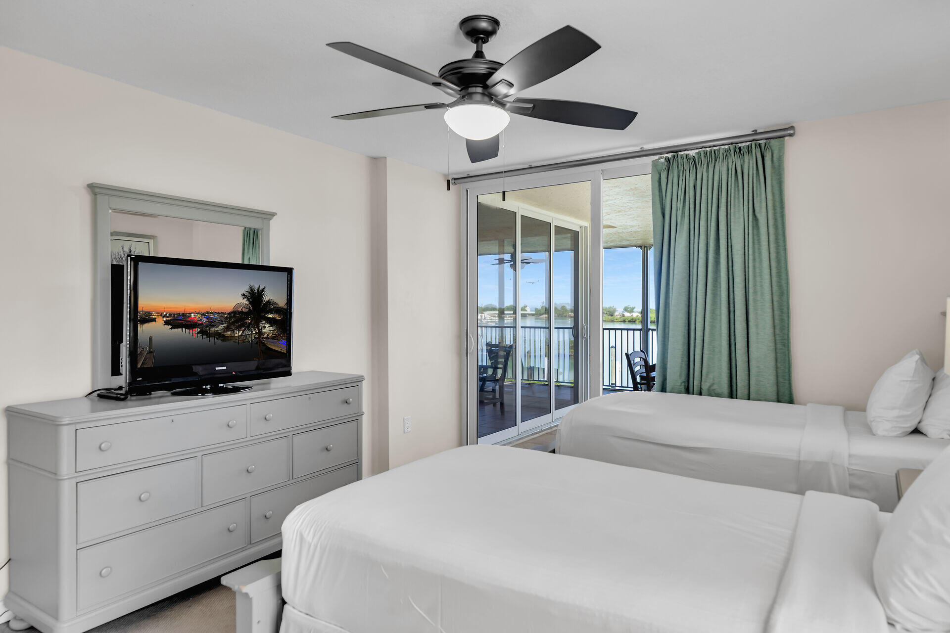 Duck, Florida, 33050, United States, 2 Bedrooms Bedrooms, ,2 BathroomsBathrooms,Residential,For Sale,1940932