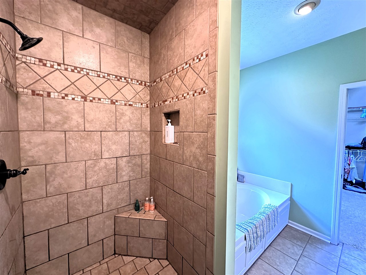 Bowling Green, Kentucky, 42104, United States, 5 Bedrooms Bedrooms, ,3 BathroomsBathrooms,Residential,For Sale,1907465