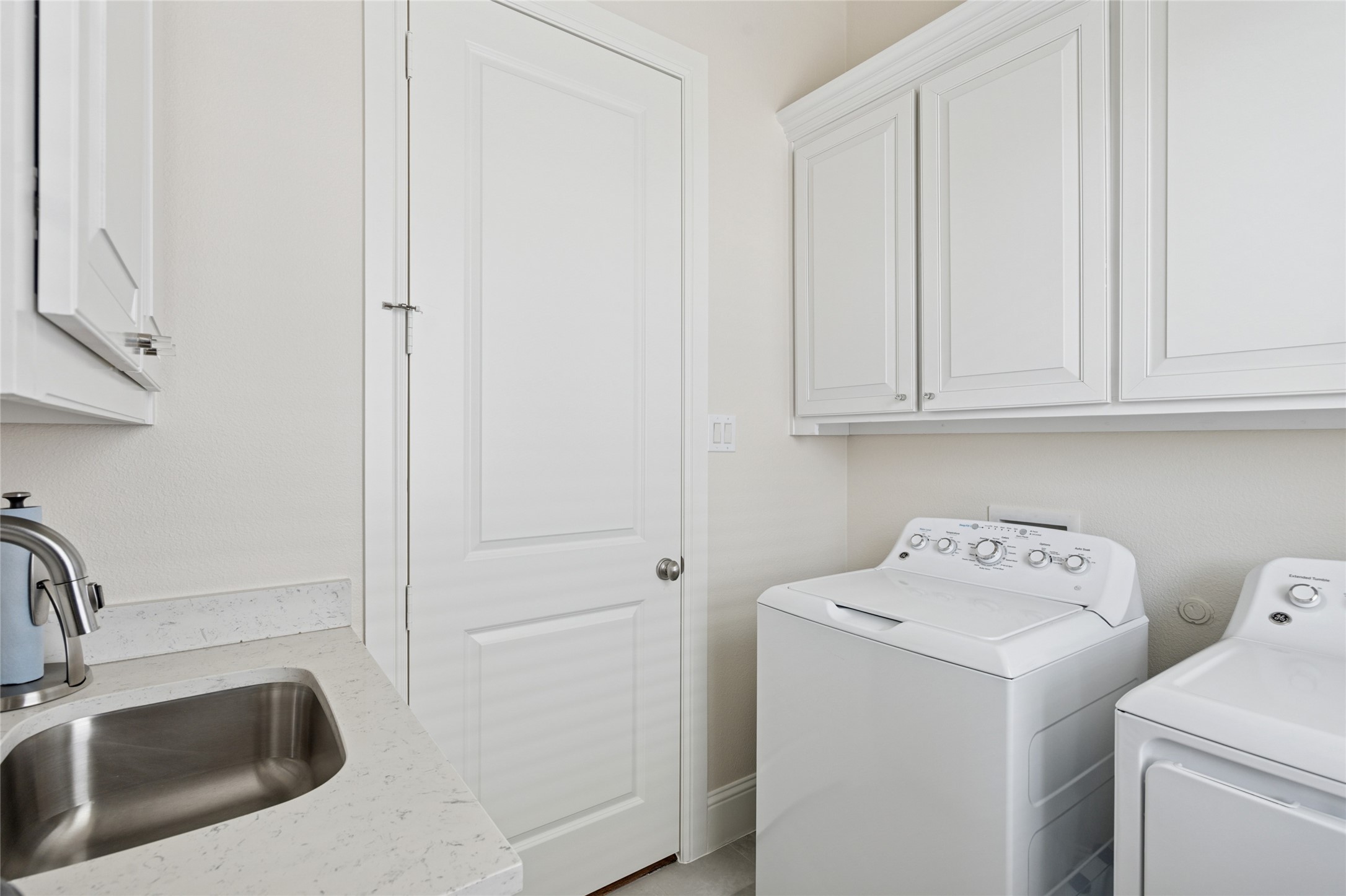 Benbrook, Texas, 76126, United States, 4 Bedrooms Bedrooms, ,5 BathroomsBathrooms,Residential,For Sale,1958044