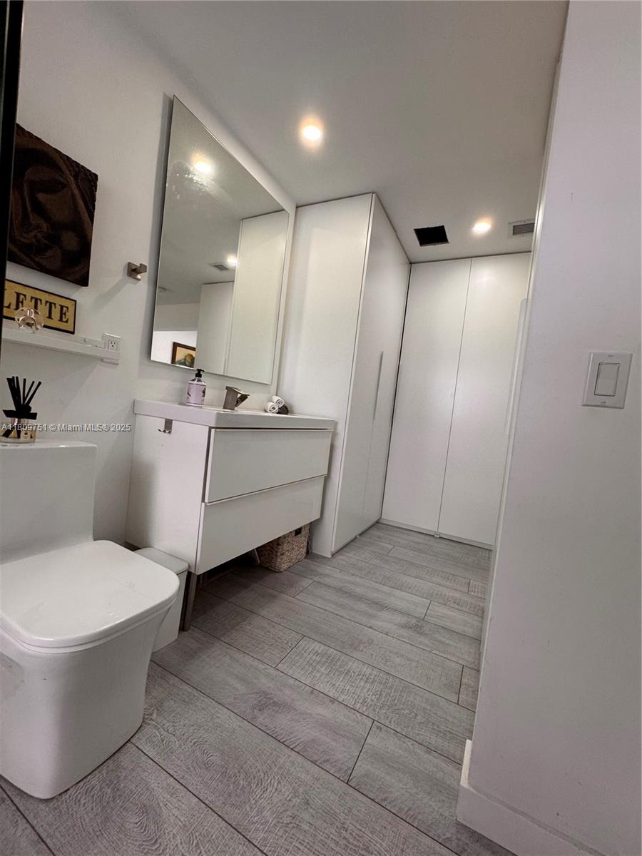Pompano Beach, Florida, 33060, United States, 2 Bedrooms Bedrooms, ,2 BathroomsBathrooms,Residential,For Sale,1829168