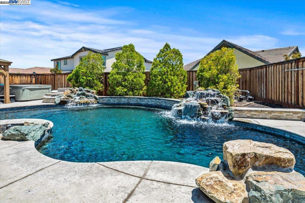 Tracy, California, 95377, United States, 5 Bedrooms Bedrooms, ,4 BathroomsBathrooms,Residential,For Sale,1943891