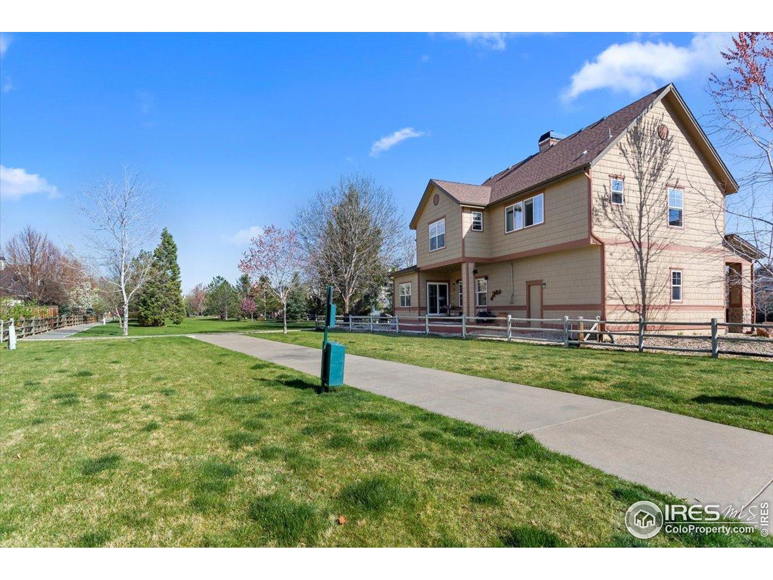 Longmont, Colorado, 80503, United States, 4 Bedrooms Bedrooms, ,3 BathroomsBathrooms,Residential,For Sale,1910378