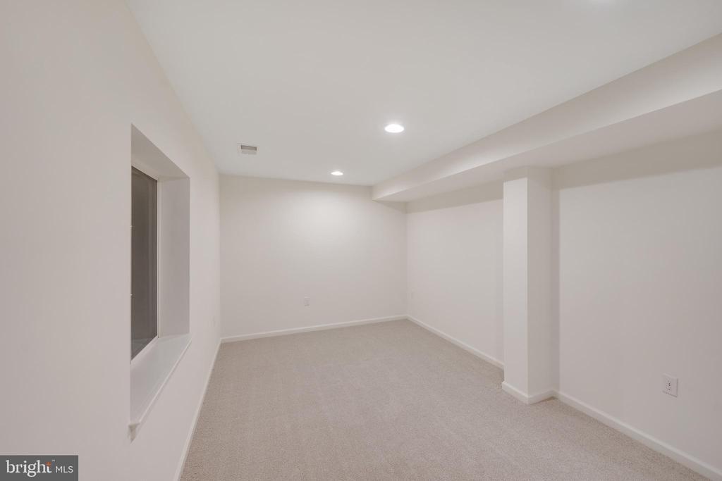 Milton, Delaware, 19968, United States, 4 Bedrooms Bedrooms, ,4 BathroomsBathrooms,Residential,For Sale,1999032