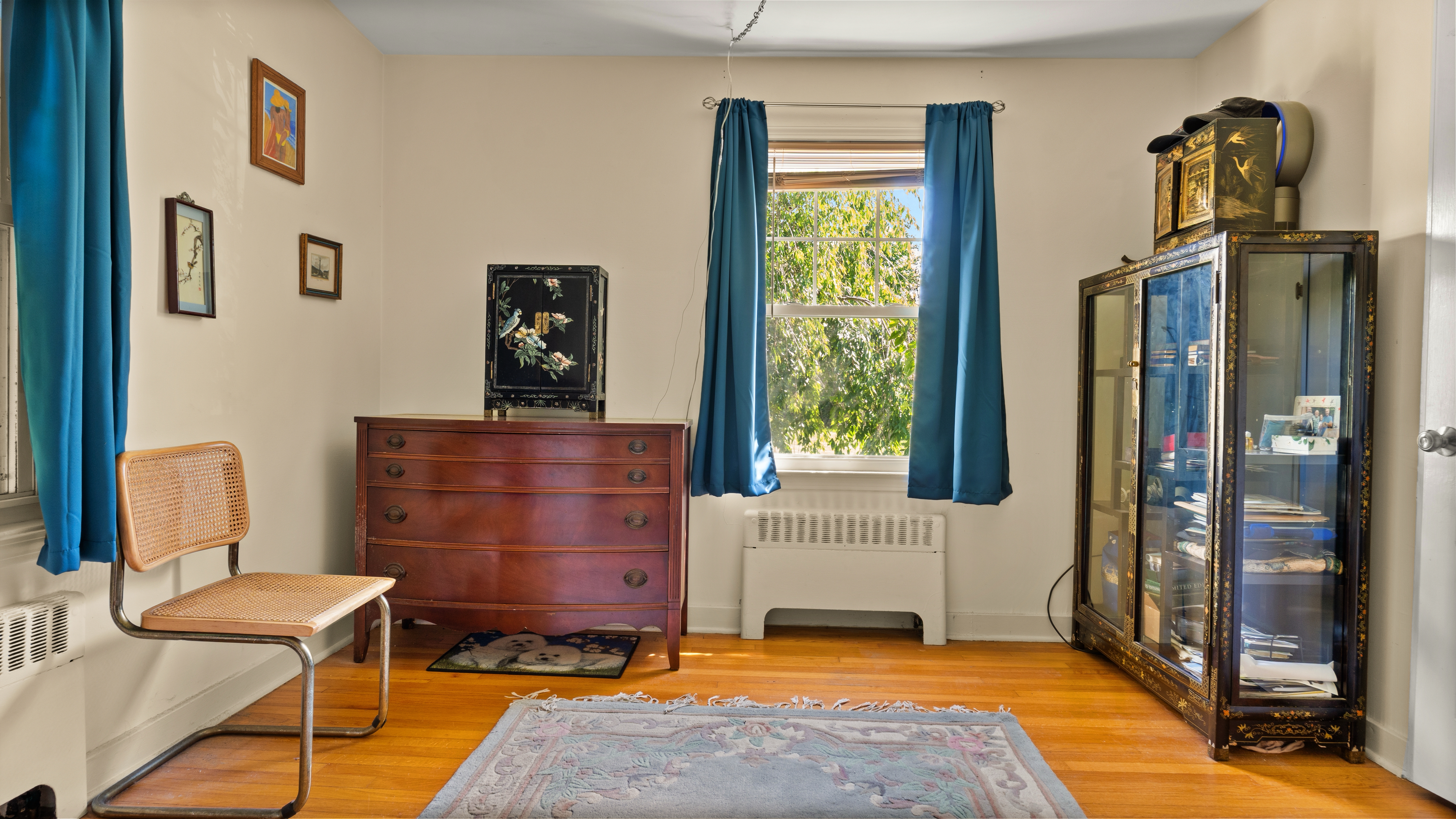  CHARMING IN-TOWN CAPE ON SPACIOUS LOT WITH INGROUND POOL - 物件實景