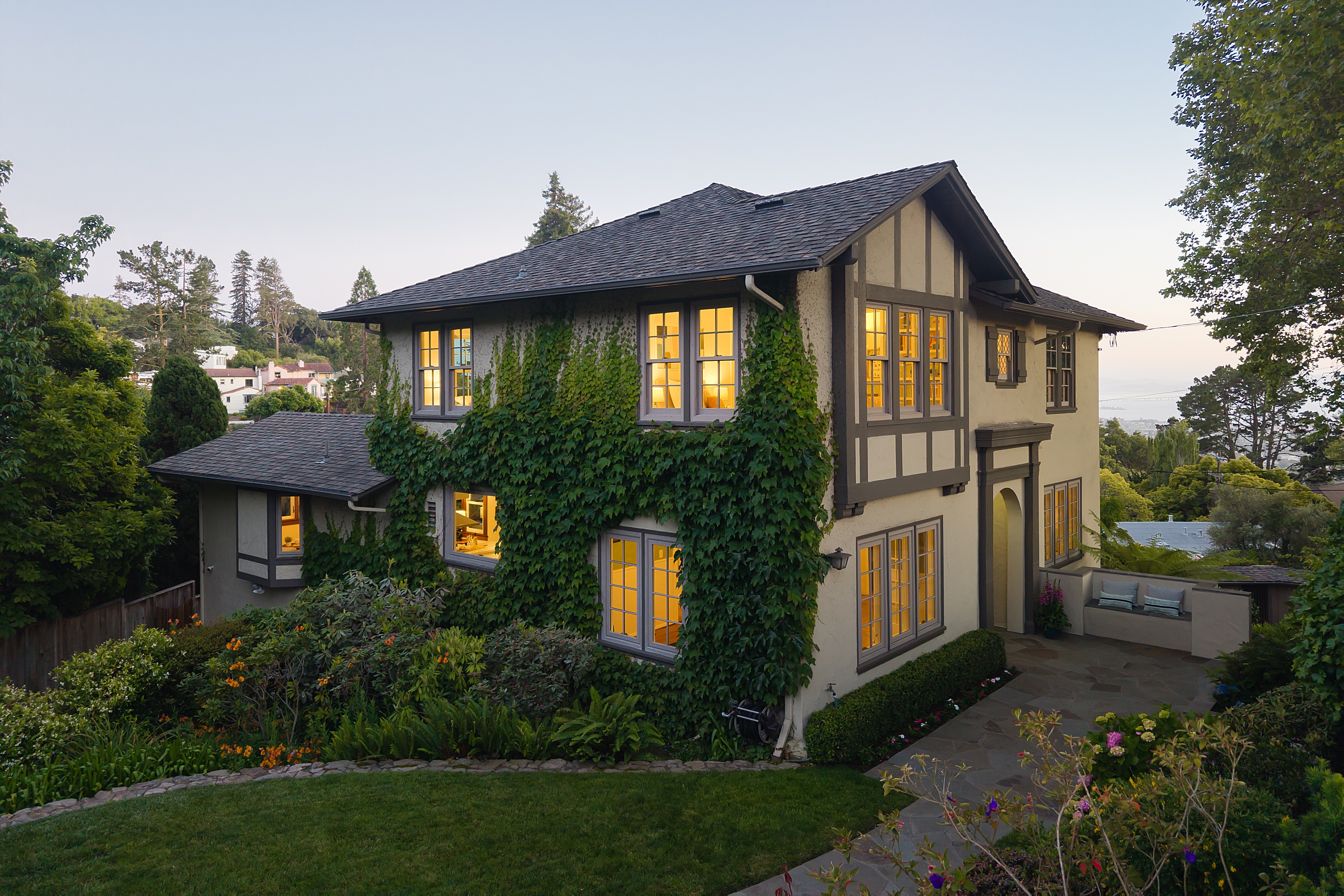  Timeless Berkeley Hills Gem with Spectacular Gardens and Bay Views - 物件實景