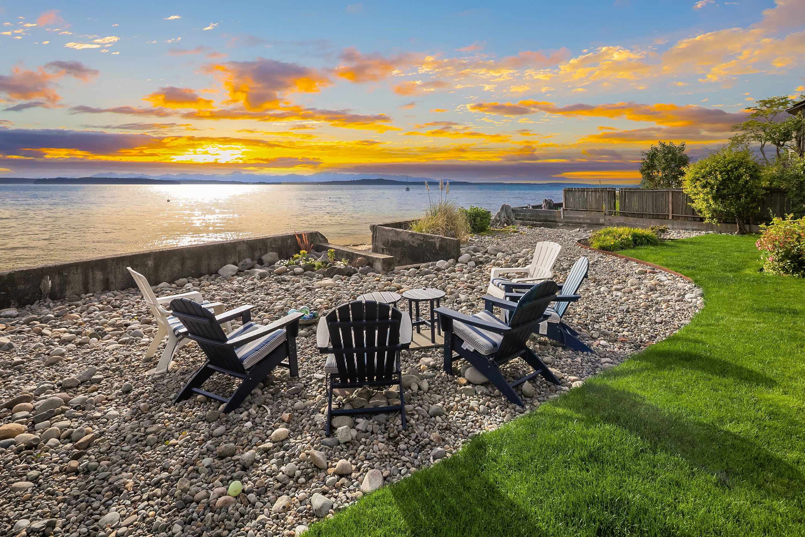 7161 Beach Dr SW, Seattle, WA 98136 