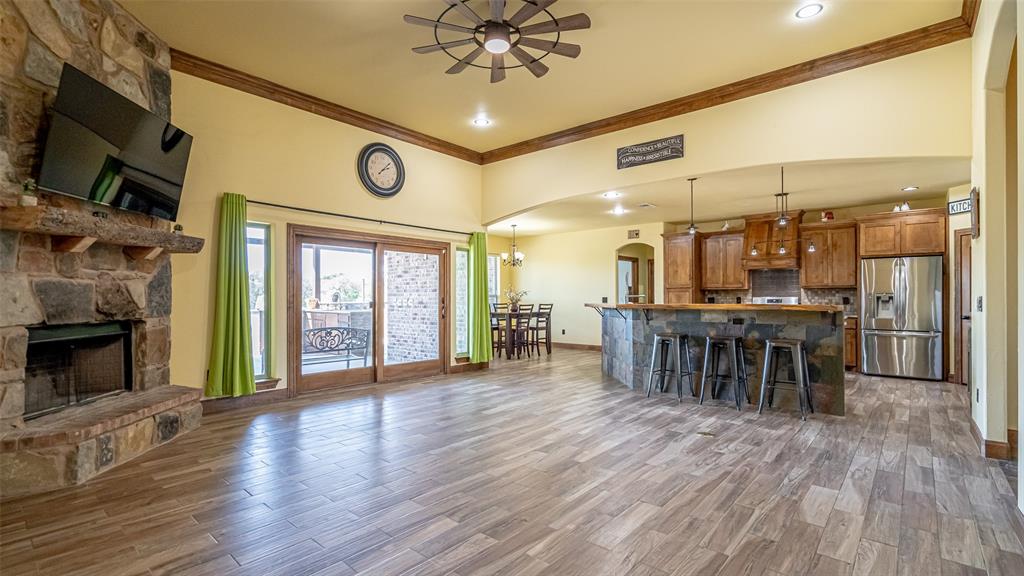 Azle, Texas, 76020, United States, 5 Bedrooms Bedrooms, ,4 BathroomsBathrooms,Residential,For Sale,1978324