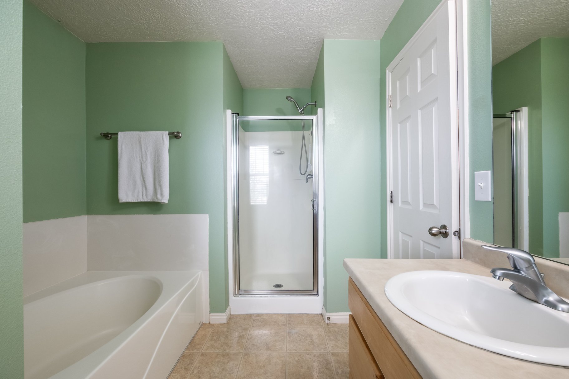  The Perfect Place to Call Home – Updated, Spacious & Move-In Ready - 物件實景
