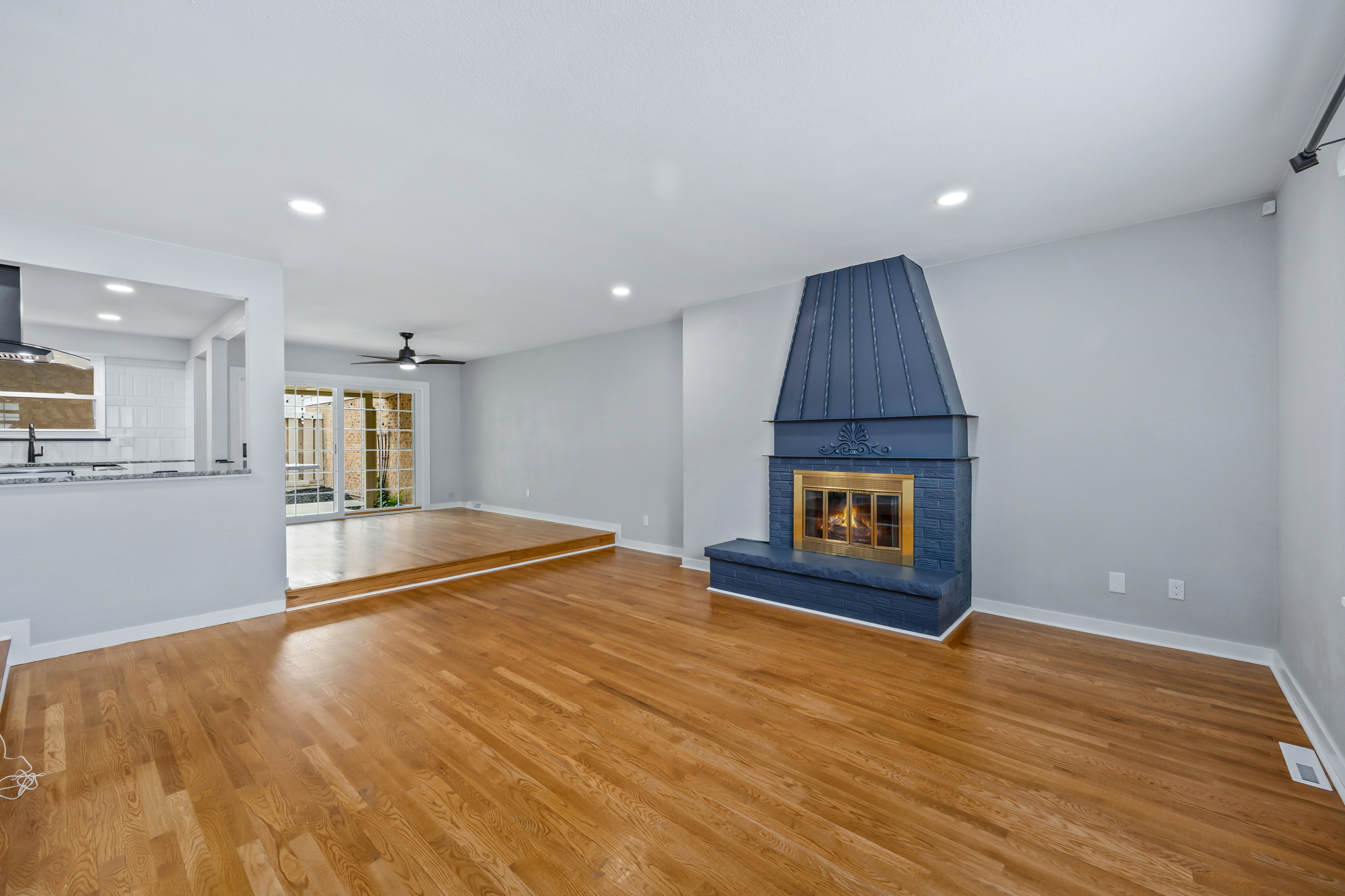  Beautifully renovated home in the desirable Three Fountains community - 物件實景