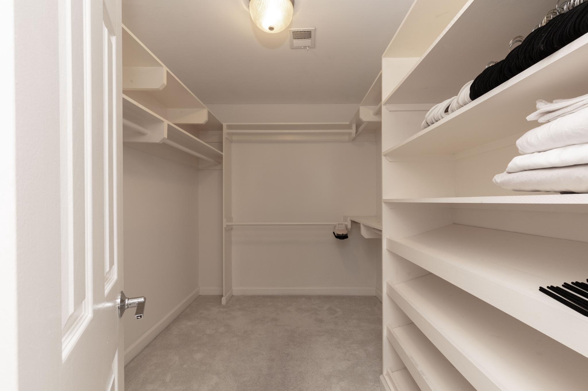  6304 Chaucer View Circle, Alexandria, VA, 22304 - 物件實景
