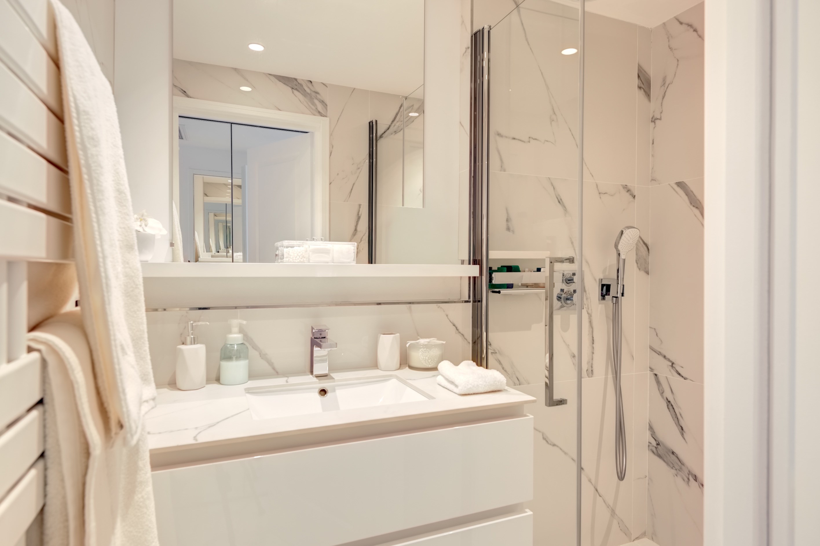  Golfe-Juan luxury apartment with panoramic sea views, private lift and rooftop … - 物件實景