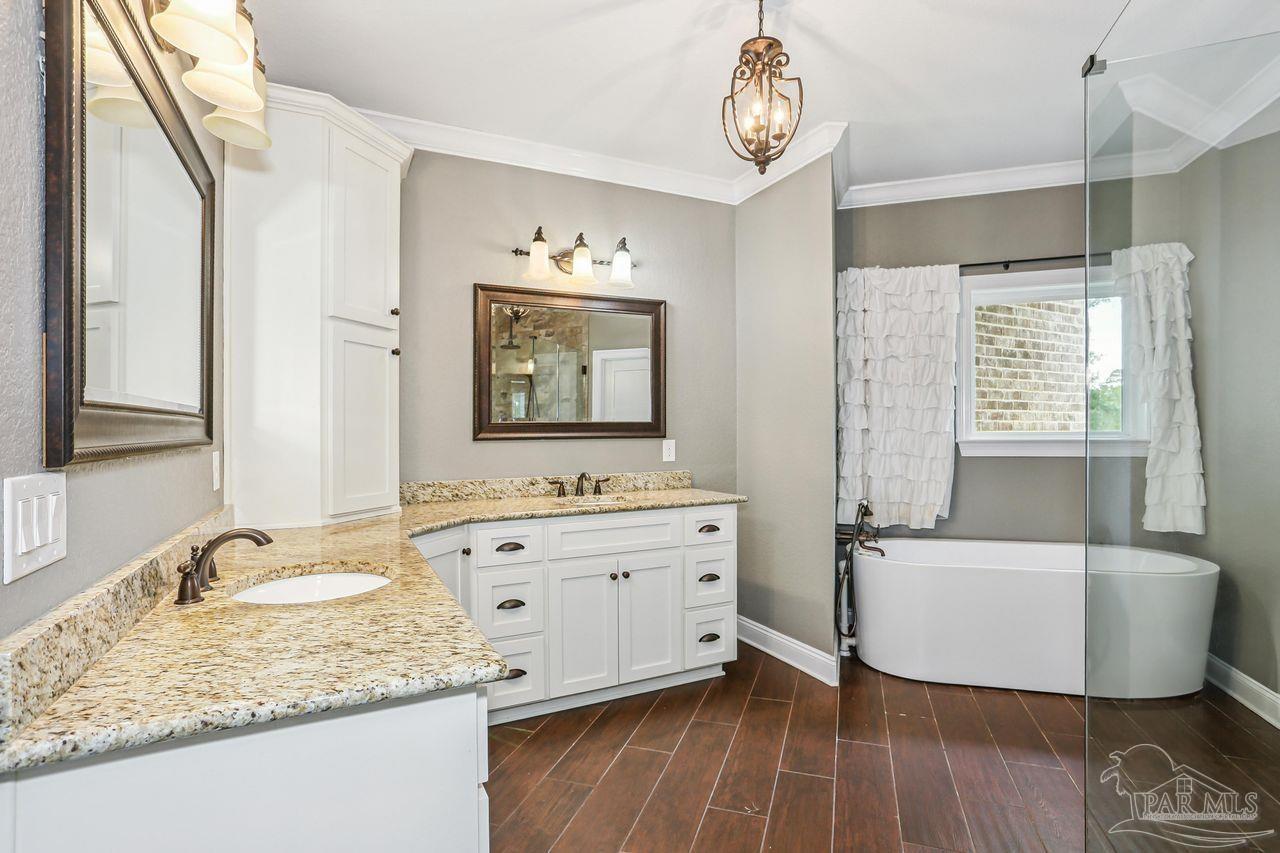 Pace, Florida, 32571, United States, 5 Bedrooms Bedrooms, ,4 BathroomsBathrooms,Residential,For Sale,1941978