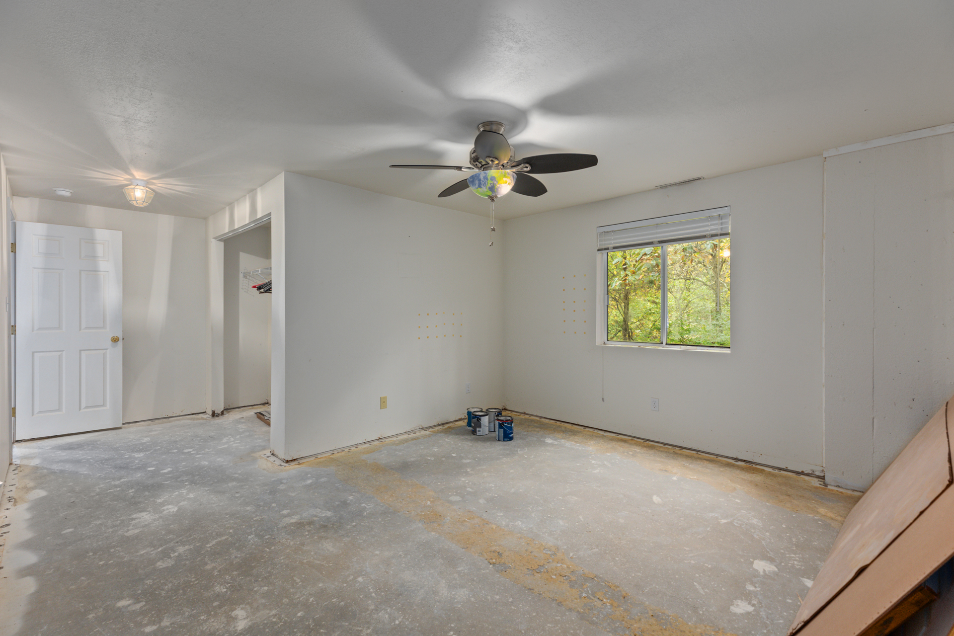 Litchfield, Illinois, 62056, United States, 5 Bedrooms Bedrooms, ,4 BathroomsBathrooms,Residential,For Sale,1979153