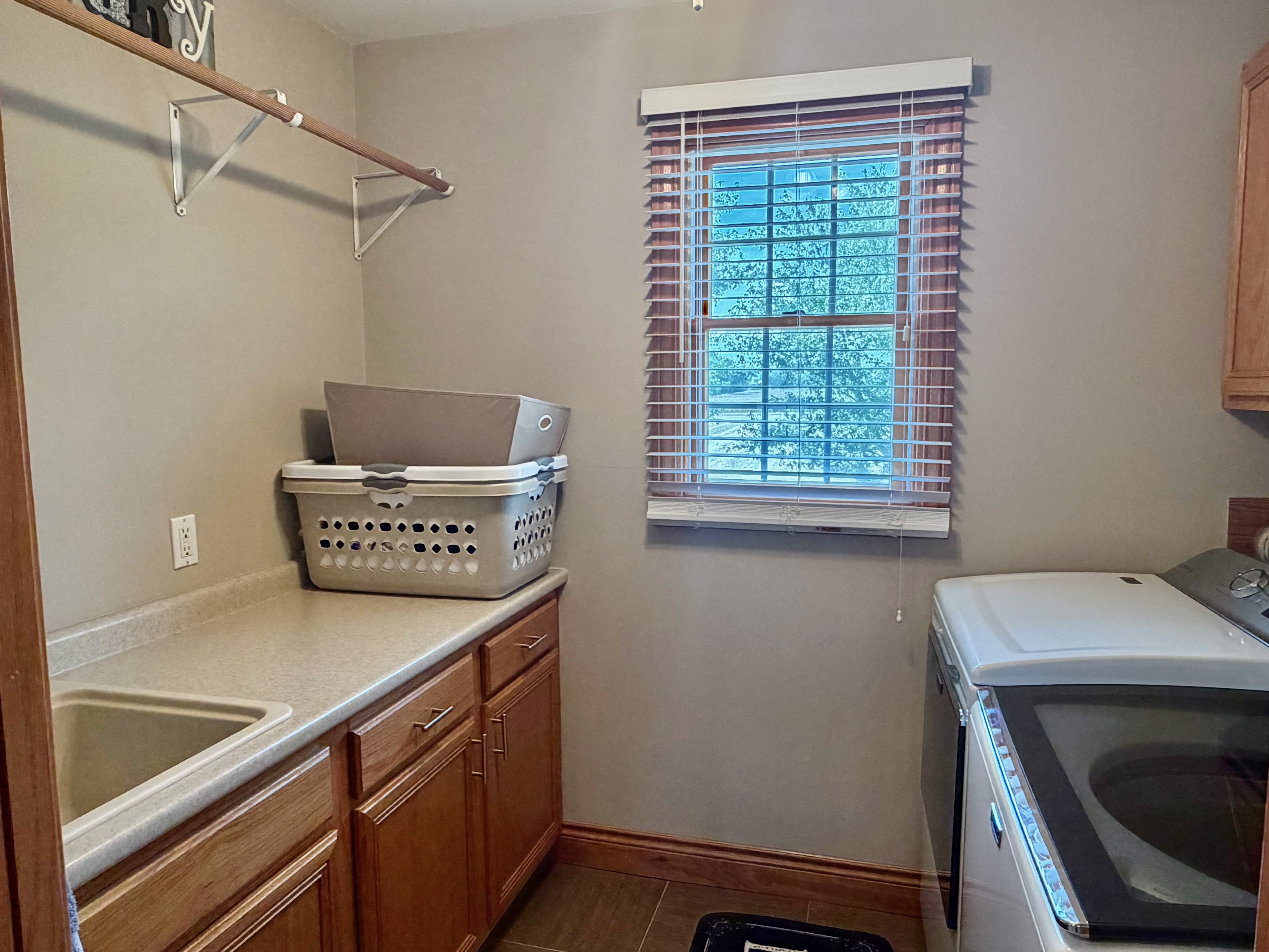 Effingham, Illinois, 62401, United States, 5 Bedrooms Bedrooms, ,5 BathroomsBathrooms,Residential,For Sale,1981428