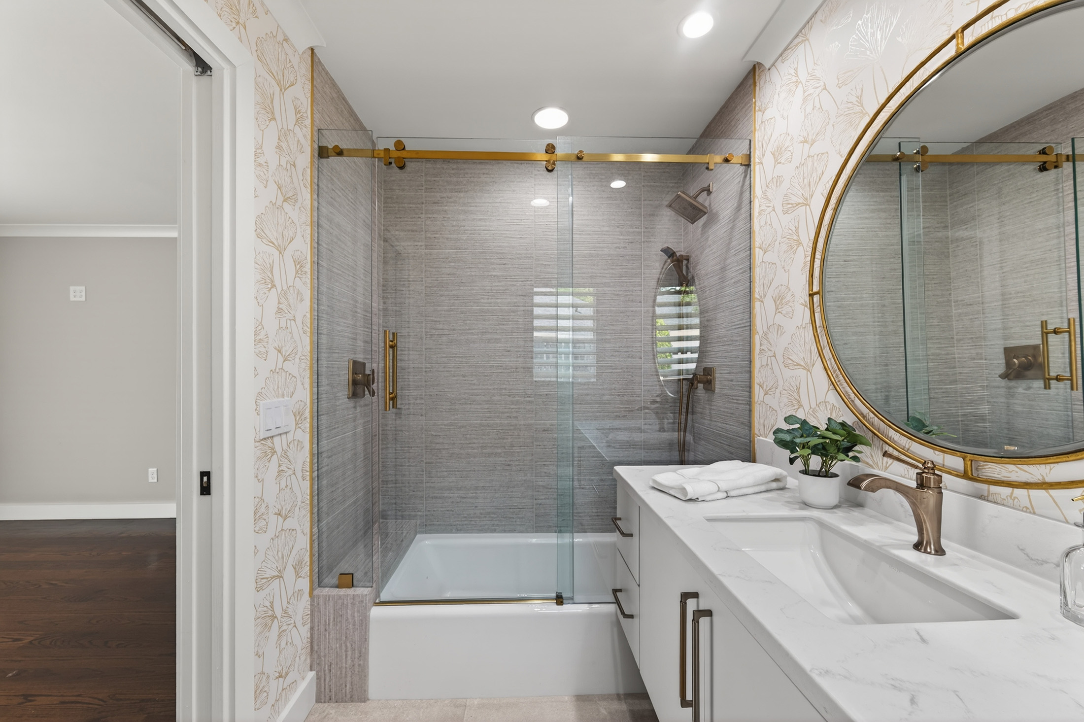  A Rare Turnkey Opportunity in the Center of it All - 物件實景