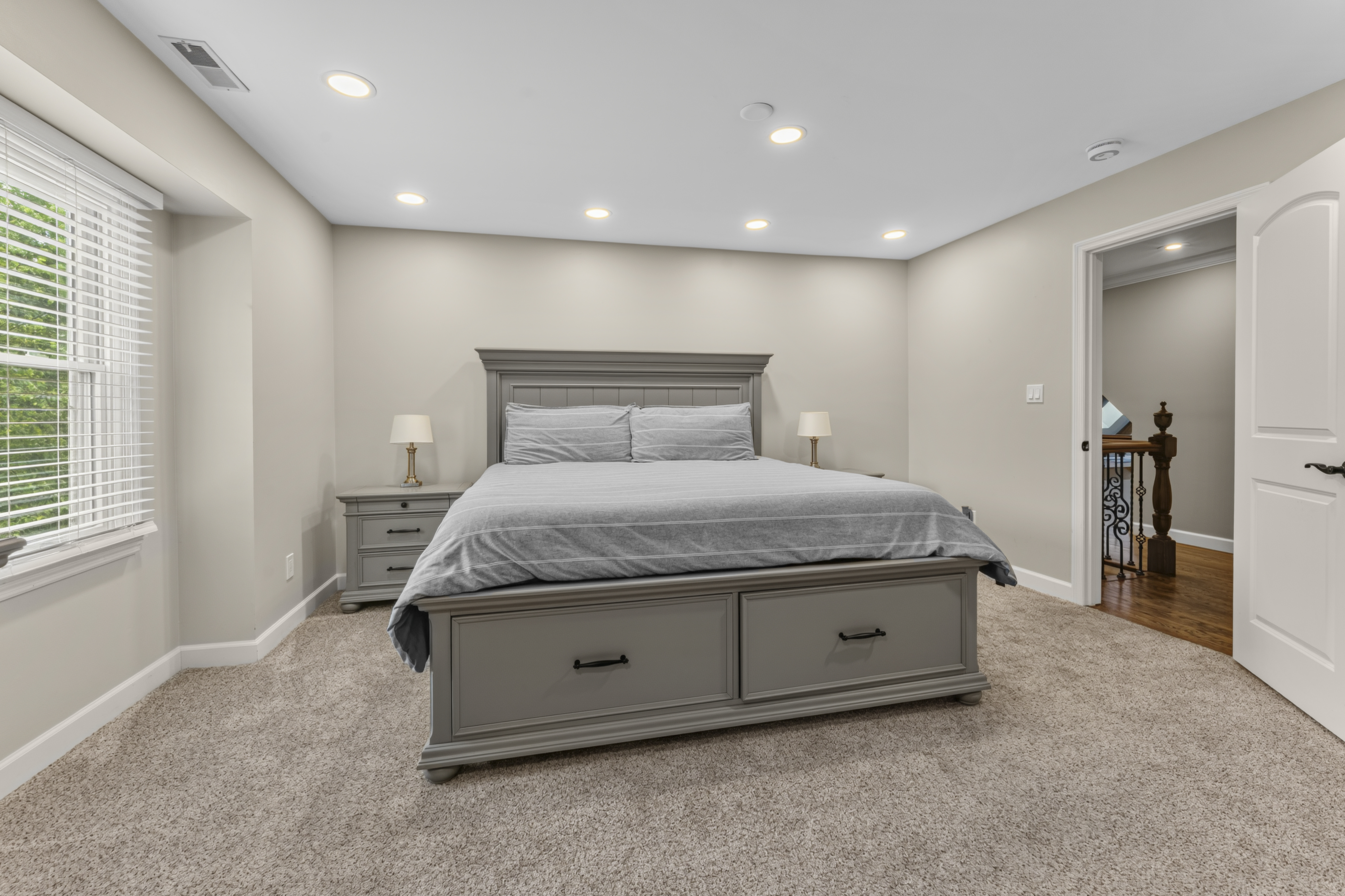  Exquisitely Renovated Home in the heart of Town & Country - 物件實景