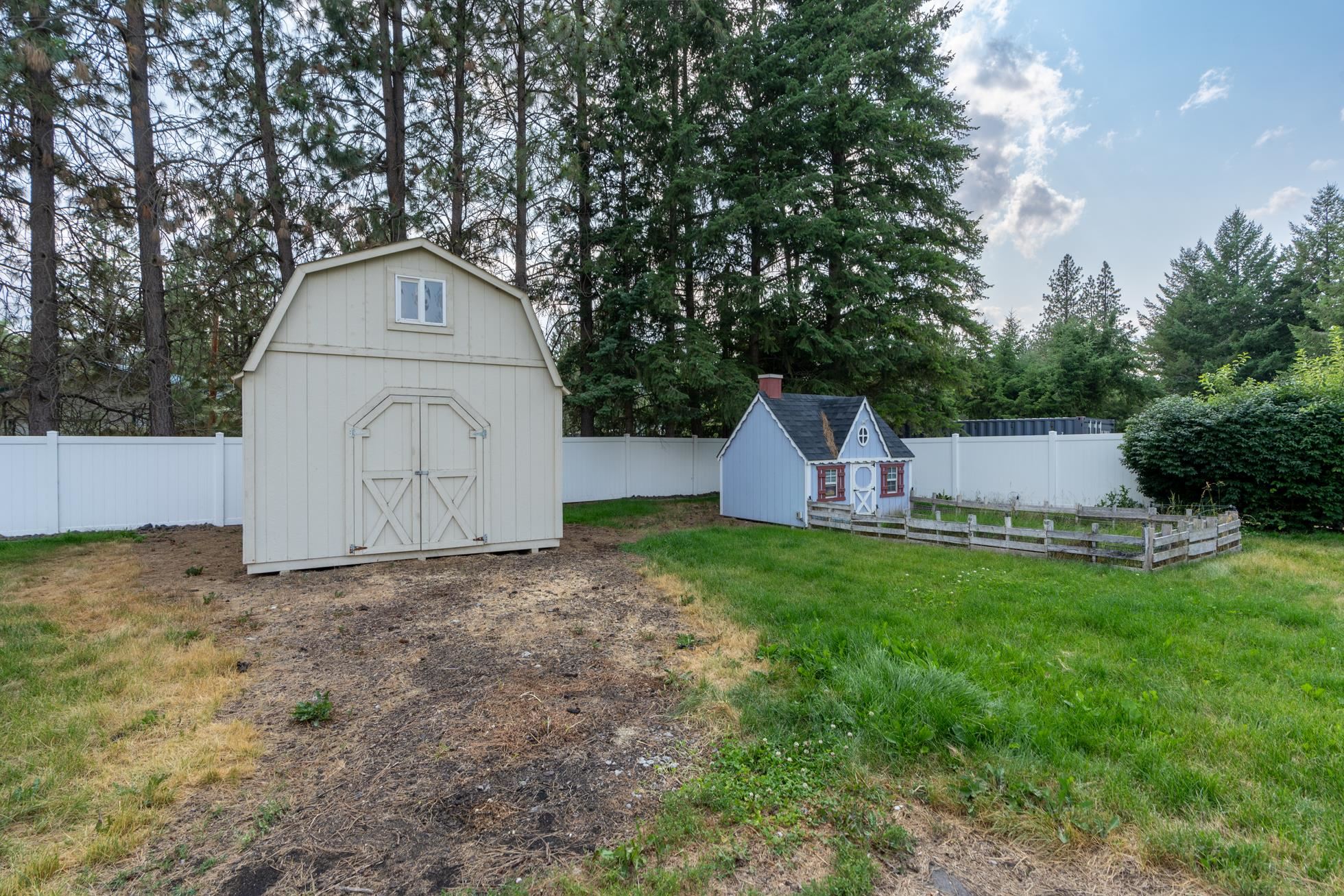 Nine Mile Falls, Washington, 99026, United States, 5 Bedrooms Bedrooms, ,4 BathroomsBathrooms,Residential,For Sale,1895080