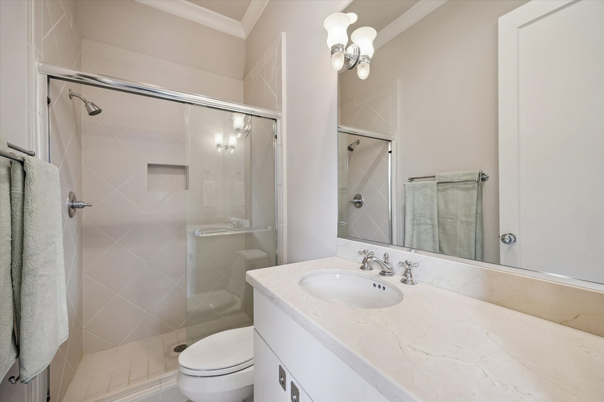  2102 Mcclendon Street - 物件實景