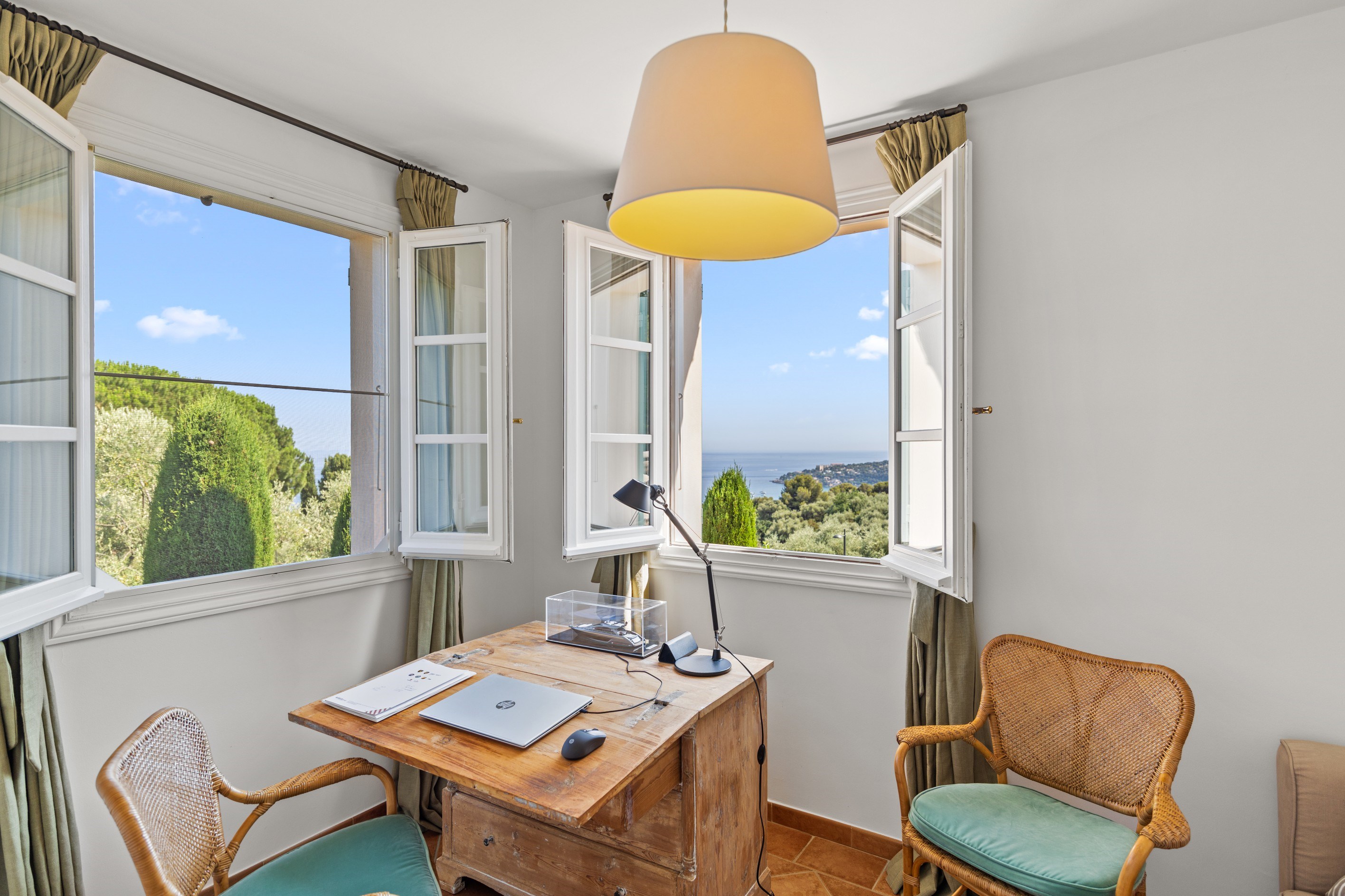  Luxury Provençal villa with panoramic sea views for sale in Menton, near Monaco - 物件實景