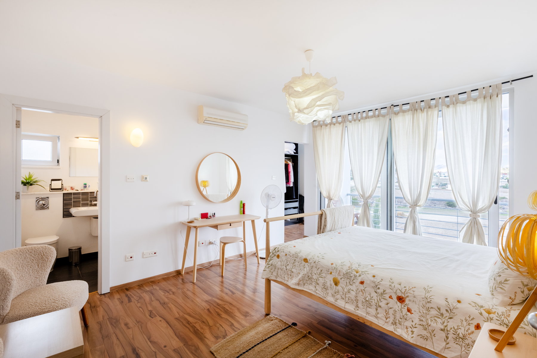  Three-Level Five-Bedroom Villa with Private Pool in Aradippou, Larnaca - 物件實景