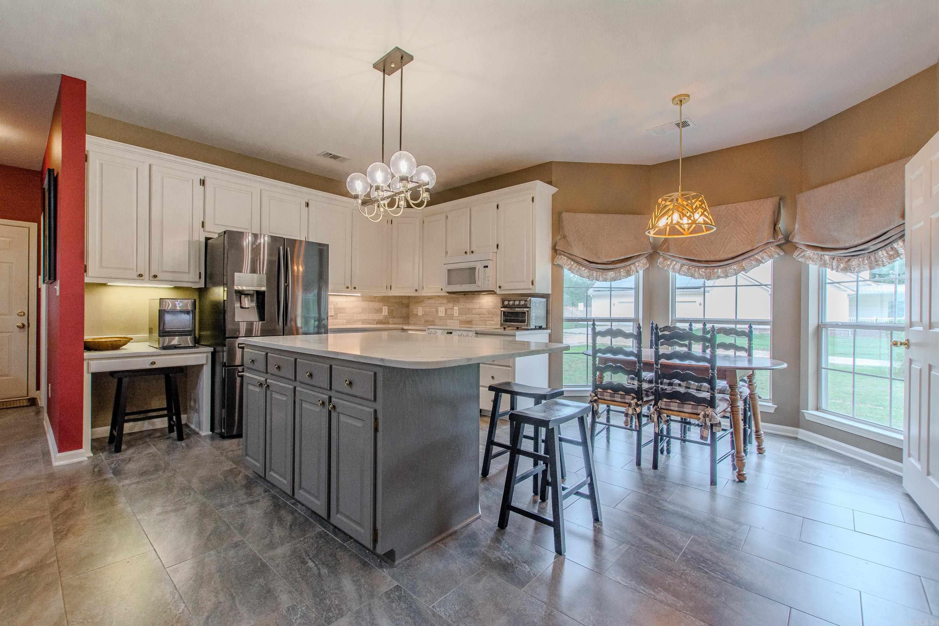 Benton, Arkansas, 72019, United States, 4 Bedrooms Bedrooms, ,4 BathroomsBathrooms,Residential,For Sale,1932840