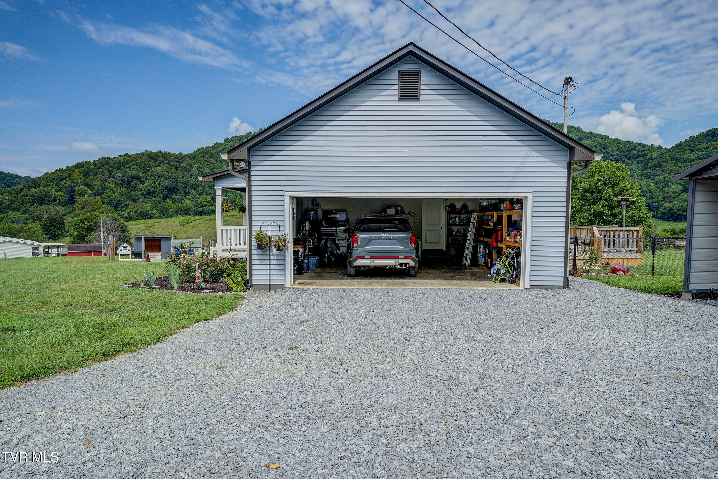 Elizabethton, Tennessee, 37643, United States, 3 Bedrooms Bedrooms, ,2 BathroomsBathrooms,Residential,For Sale,1925509