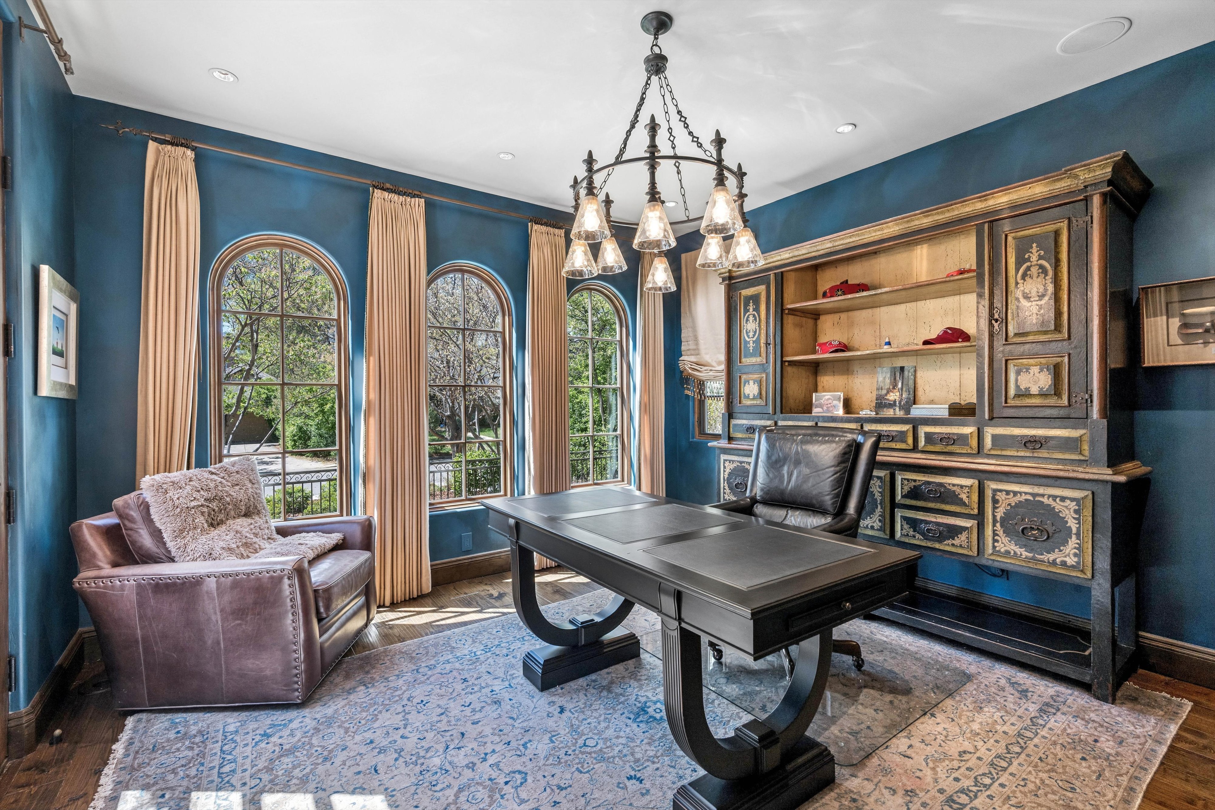  Rare Spanish Colonial Revival Home in One of Observatory Park - 物件實景