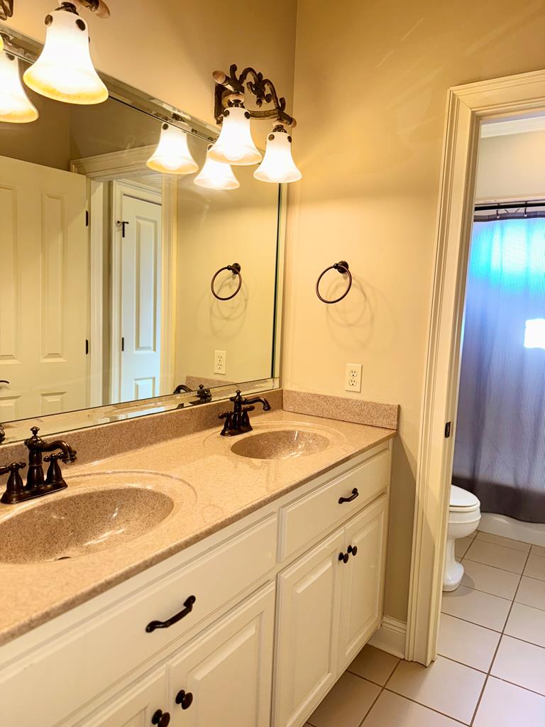 OXFORD, Mississippi, 38655, United States, 6 Bedrooms Bedrooms, ,4 BathroomsBathrooms,Residential,For Sale,1991856