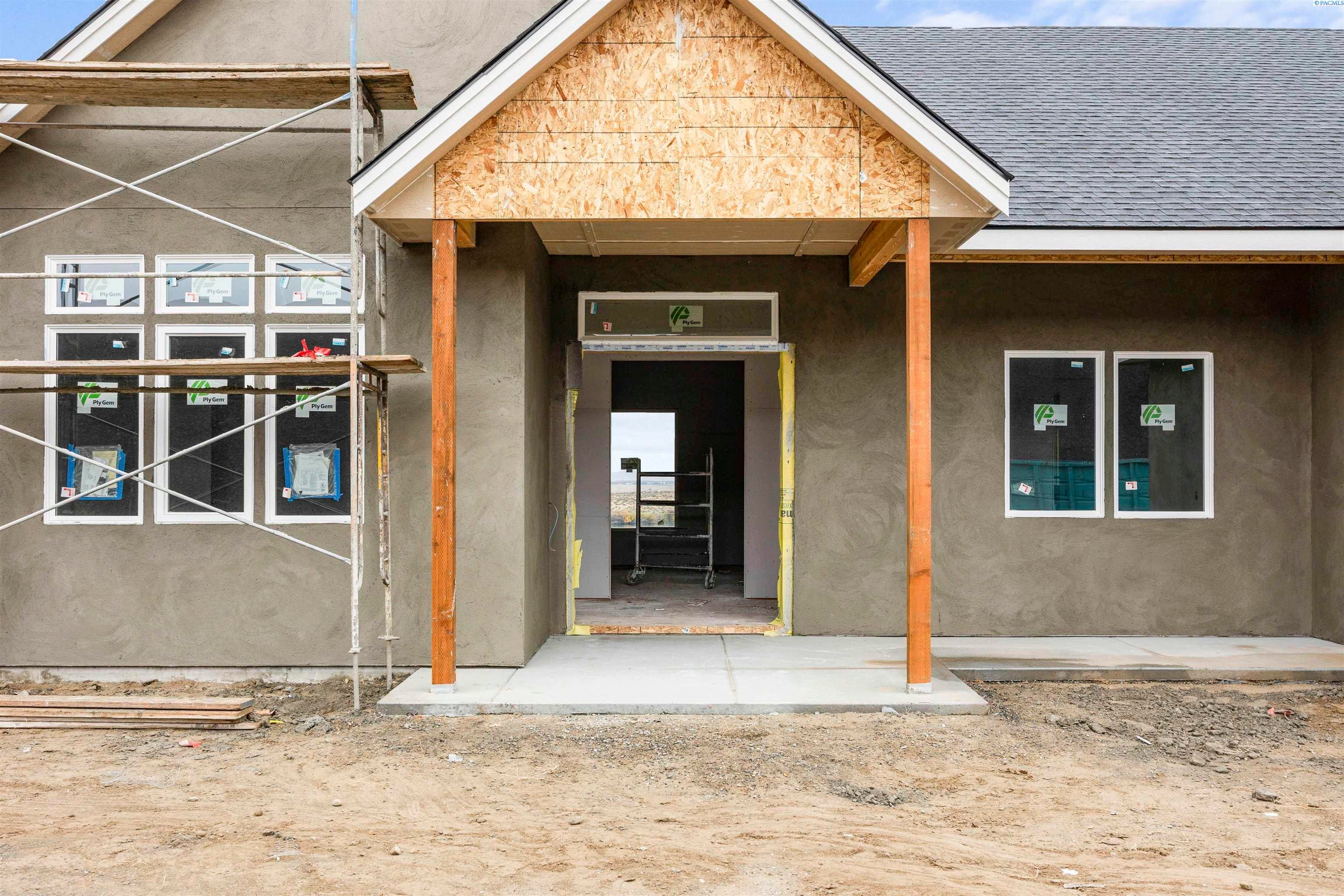 Pasco, Washington, 99301, United States, 4 Bedrooms Bedrooms, ,2 BathroomsBathrooms,Residential,For Sale,1978072