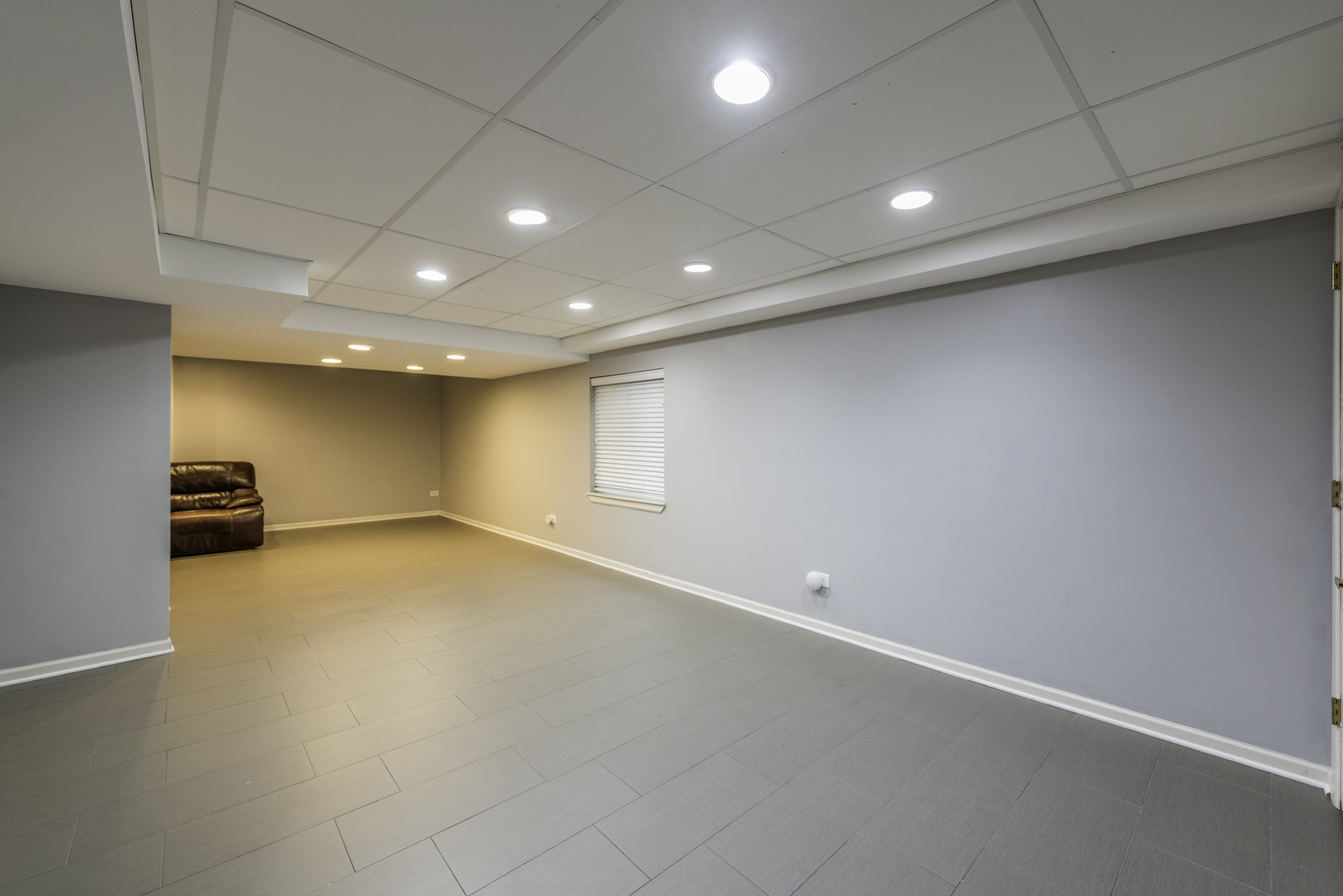 Lindenhurst, Illinois, 60046, United States, 5 Bedrooms Bedrooms, ,3 BathroomsBathrooms,Residential,For Sale,1971263