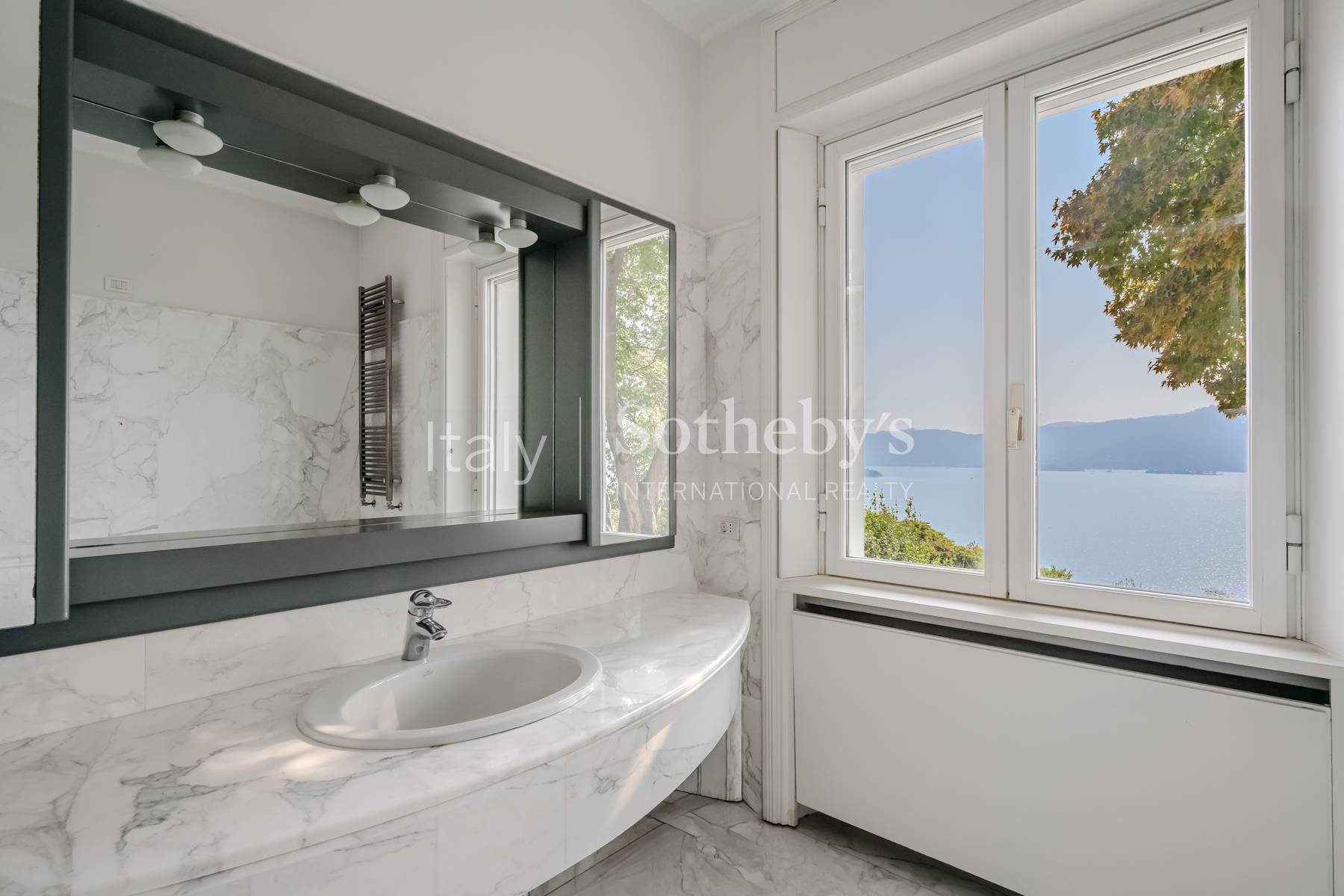  Elegant Villa with a Historic Park and Lake Views - 物件實景