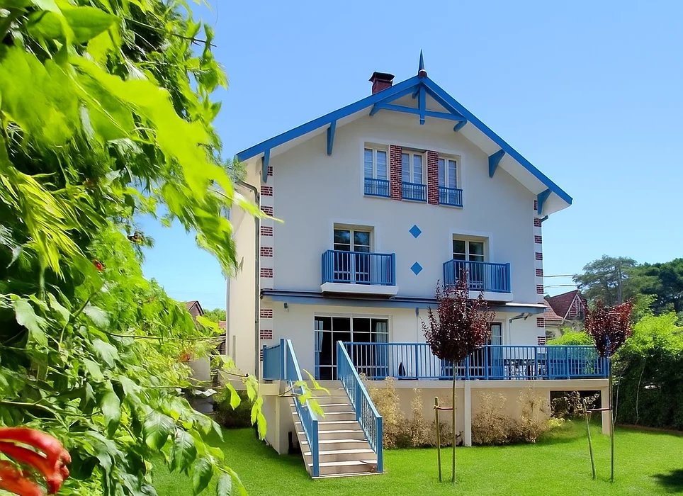 Arcachon, New Aquitaine, 33120, FR, 7 Bedrooms Bedrooms, ,5 BathroomsBathrooms,Residential,For Sale,1840237