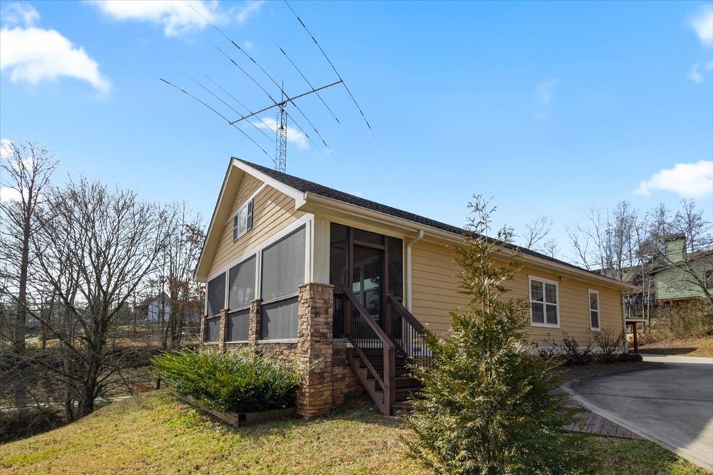 Blue Ridge, Georgia, 30513, United States, 3 Bedrooms Bedrooms, ,2 BathroomsBathrooms,Residential,For Sale,1979070