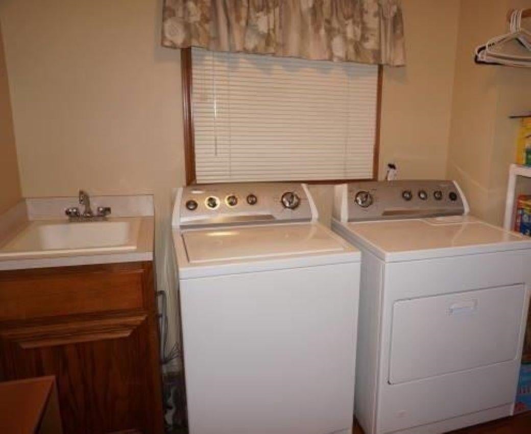 Macomb Twp, Michigan, 48044, United States, 4 Bedrooms Bedrooms, ,4 BathroomsBathrooms,Residential,For Sale,1942968