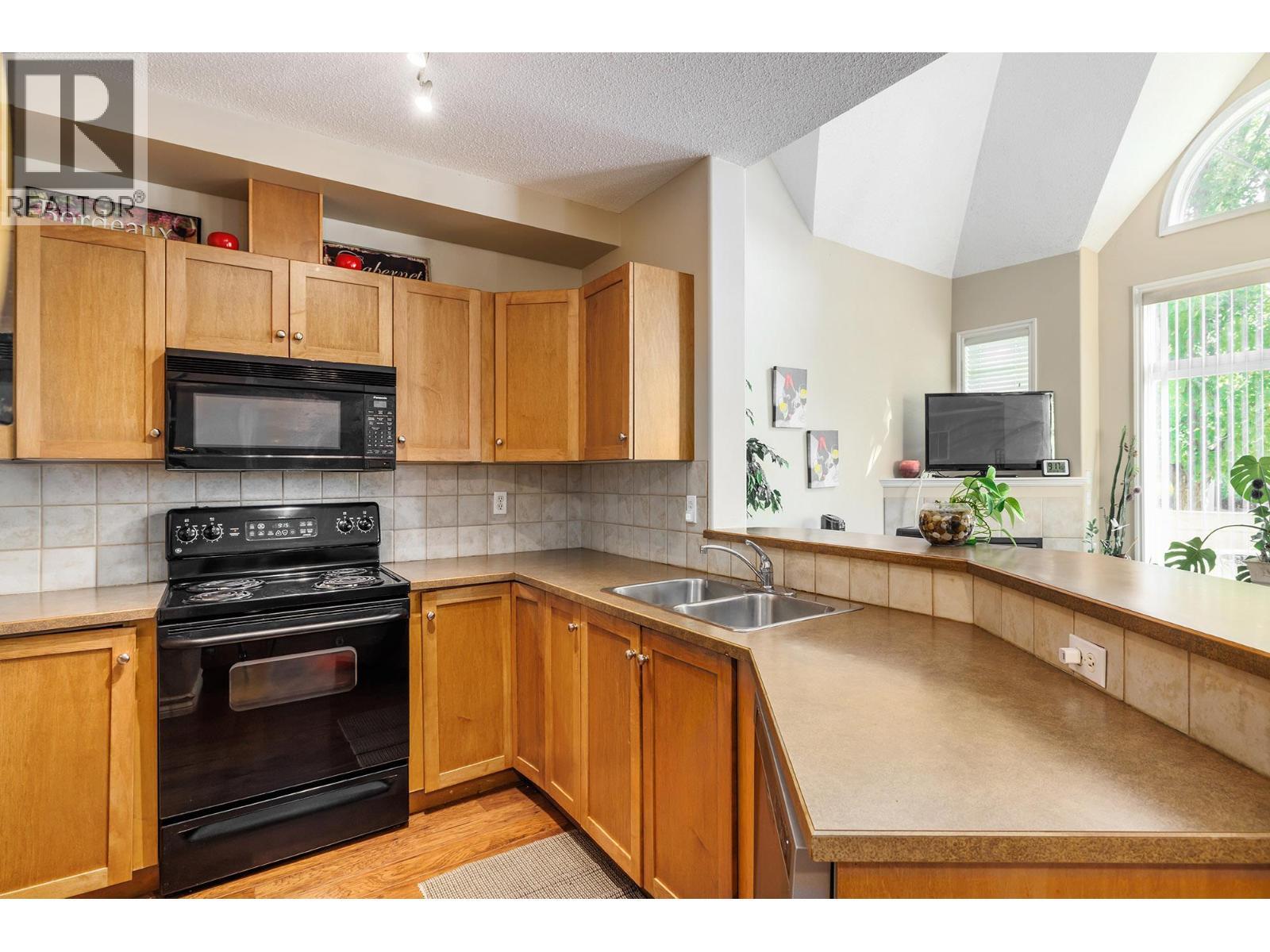 KELOWNA, British Columbia, V1Y 9W1, CA, 2 Bedrooms Bedrooms, ,2 BathroomsBathrooms,Residential,For Sale,1961456