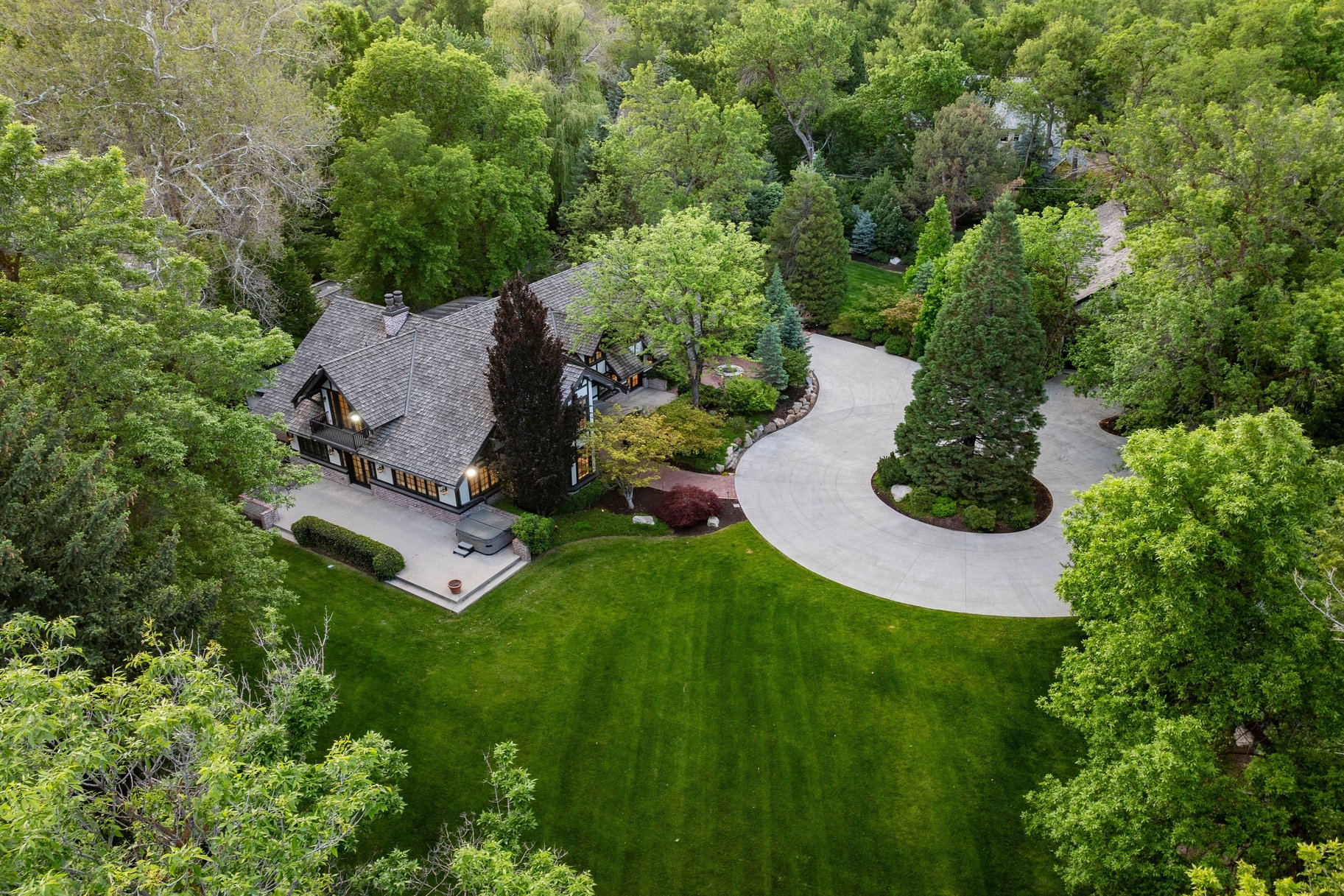  Stunning Tudor Estate in Premier Walker Lane Neighborhood - 物件實景