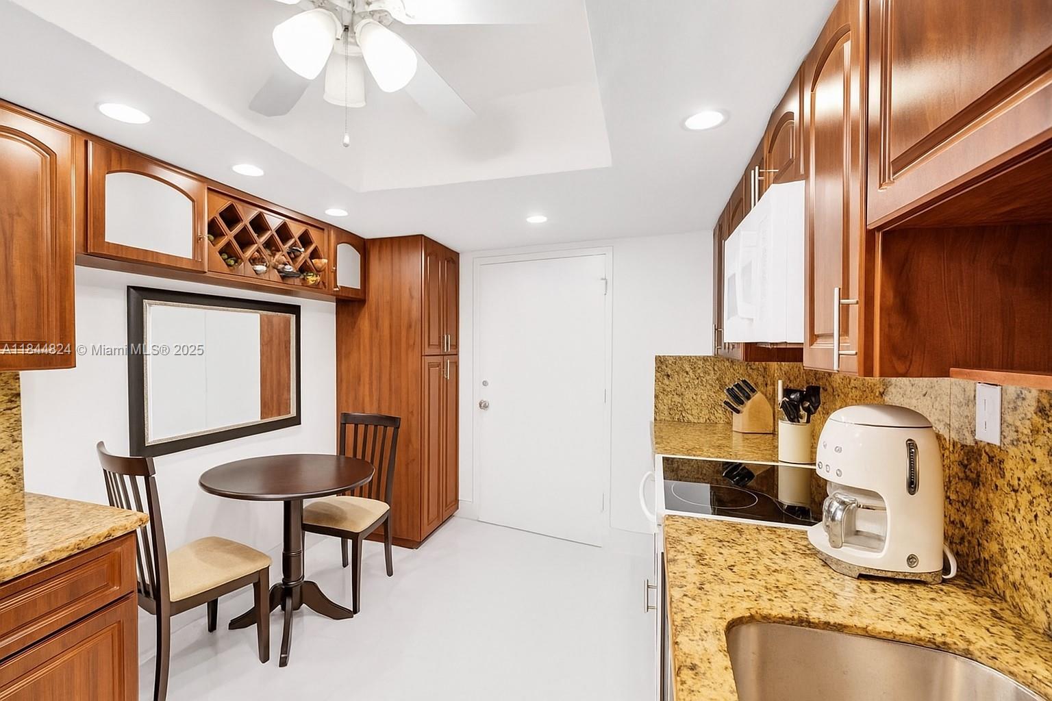 Miami Beach, Florida, 33140, United States, 2 Bedrooms Bedrooms, ,2 BathroomsBathrooms,Residential,For Sale,1907314