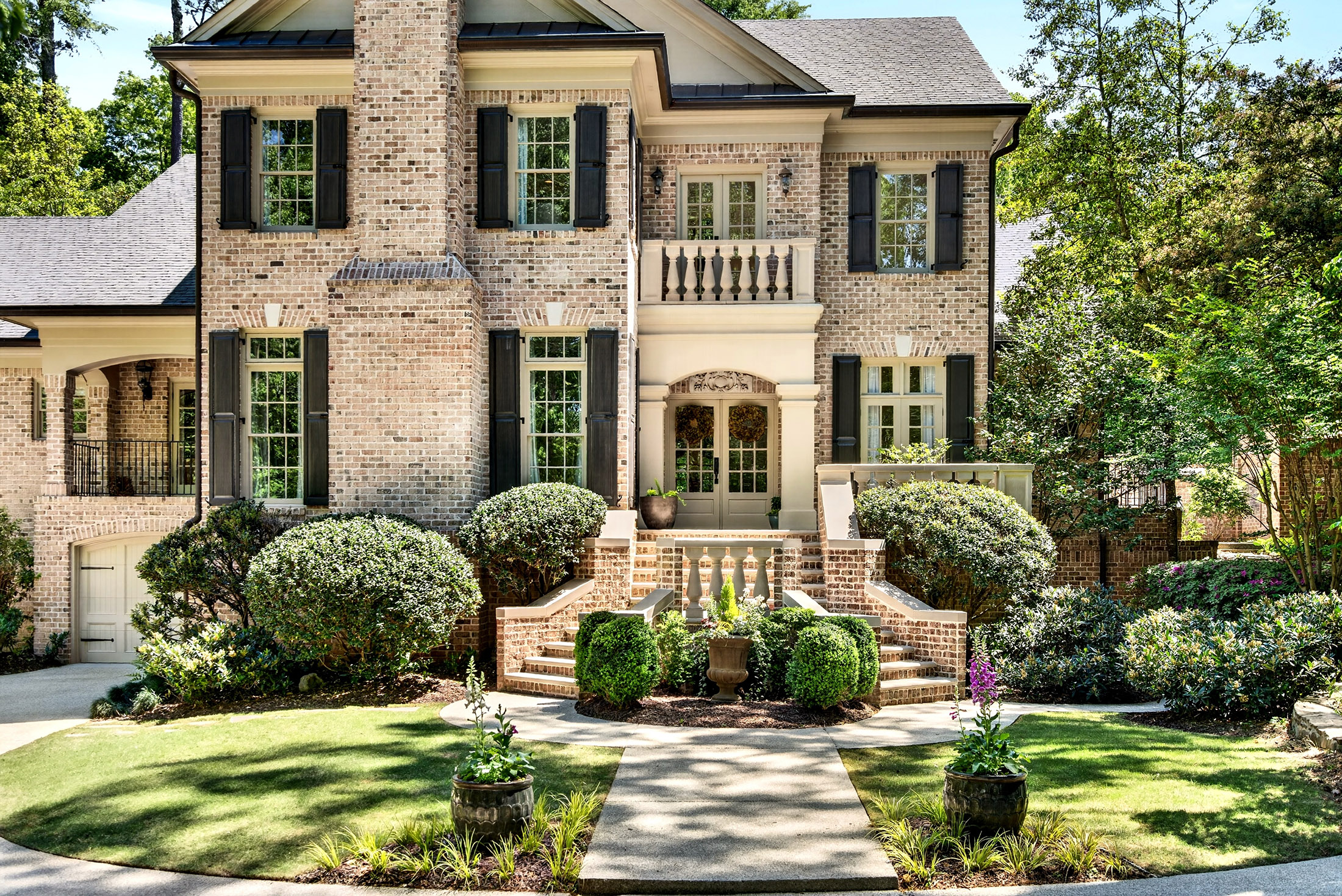  Exceptional Estate with Pool Nestled on 2+/- Private Acres Near Chastain Park - 物件實景