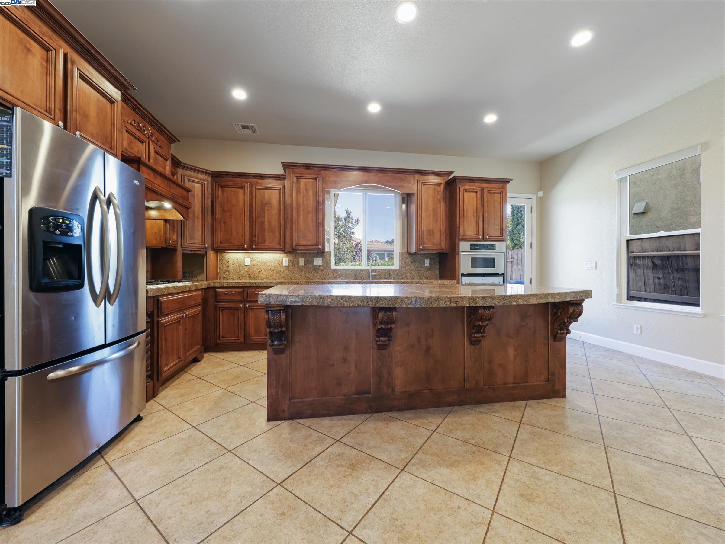 Vallejo, California, 94591, United States, 5 Bedrooms Bedrooms, ,5 BathroomsBathrooms,Residential,For Sale,2002289