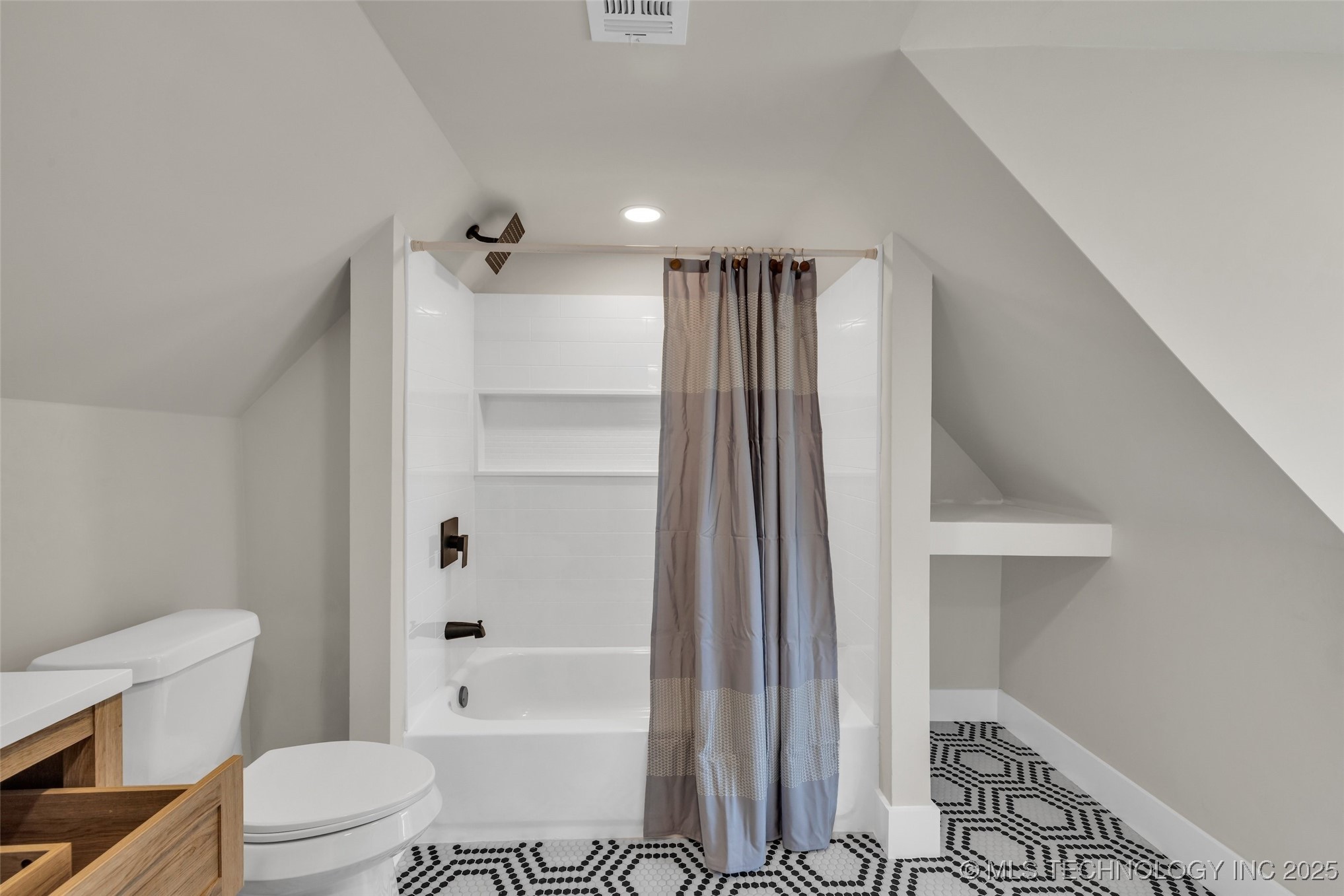 Tulsa, Oklahoma, 74104, United States, 3 Bedrooms Bedrooms, ,3 BathroomsBathrooms,Residential,For Sale,1890482
