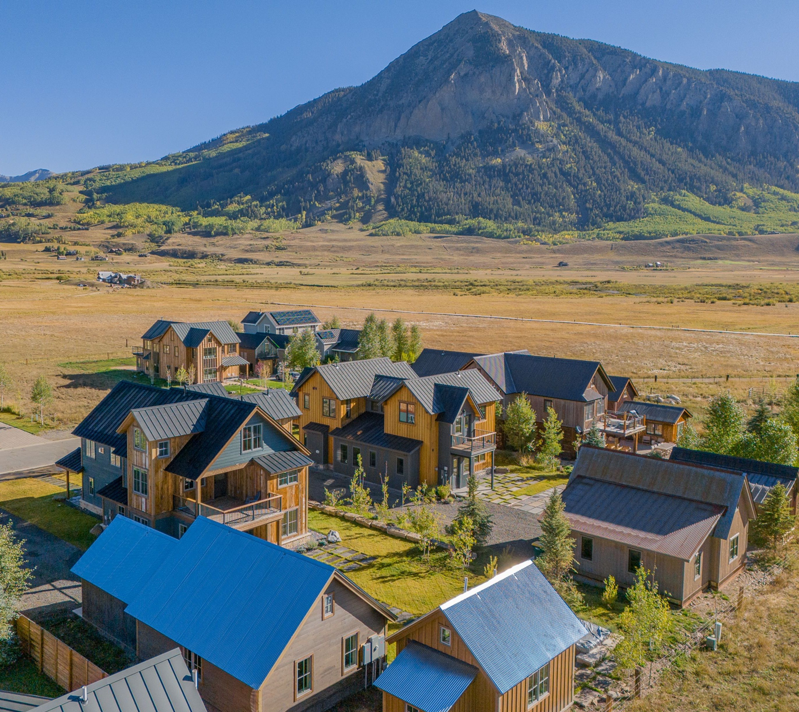  Big And Beautiful In The Desirable And Peaceful East End Of Town - 物件實景