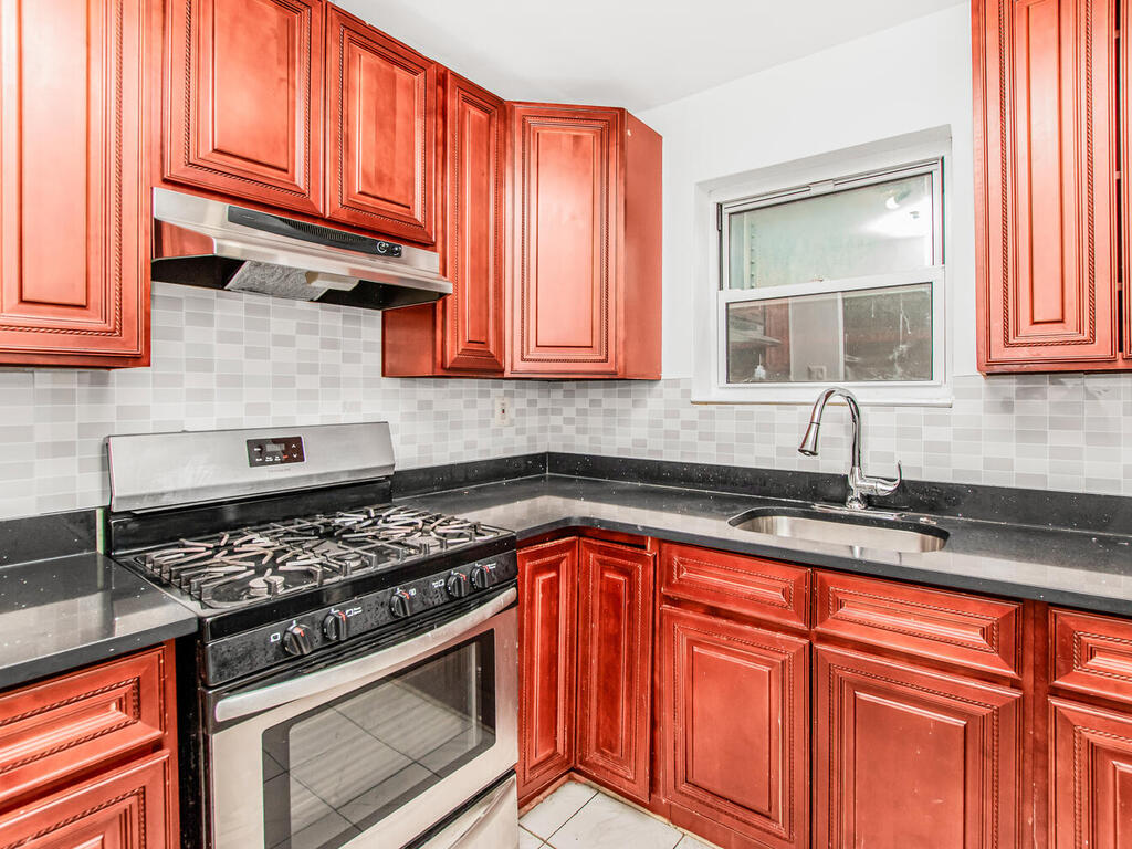 Bronx, New York, 10462, United States, 8 Bedrooms Bedrooms, ,3 BathroomsBathrooms,Residential,For Sale,1981445