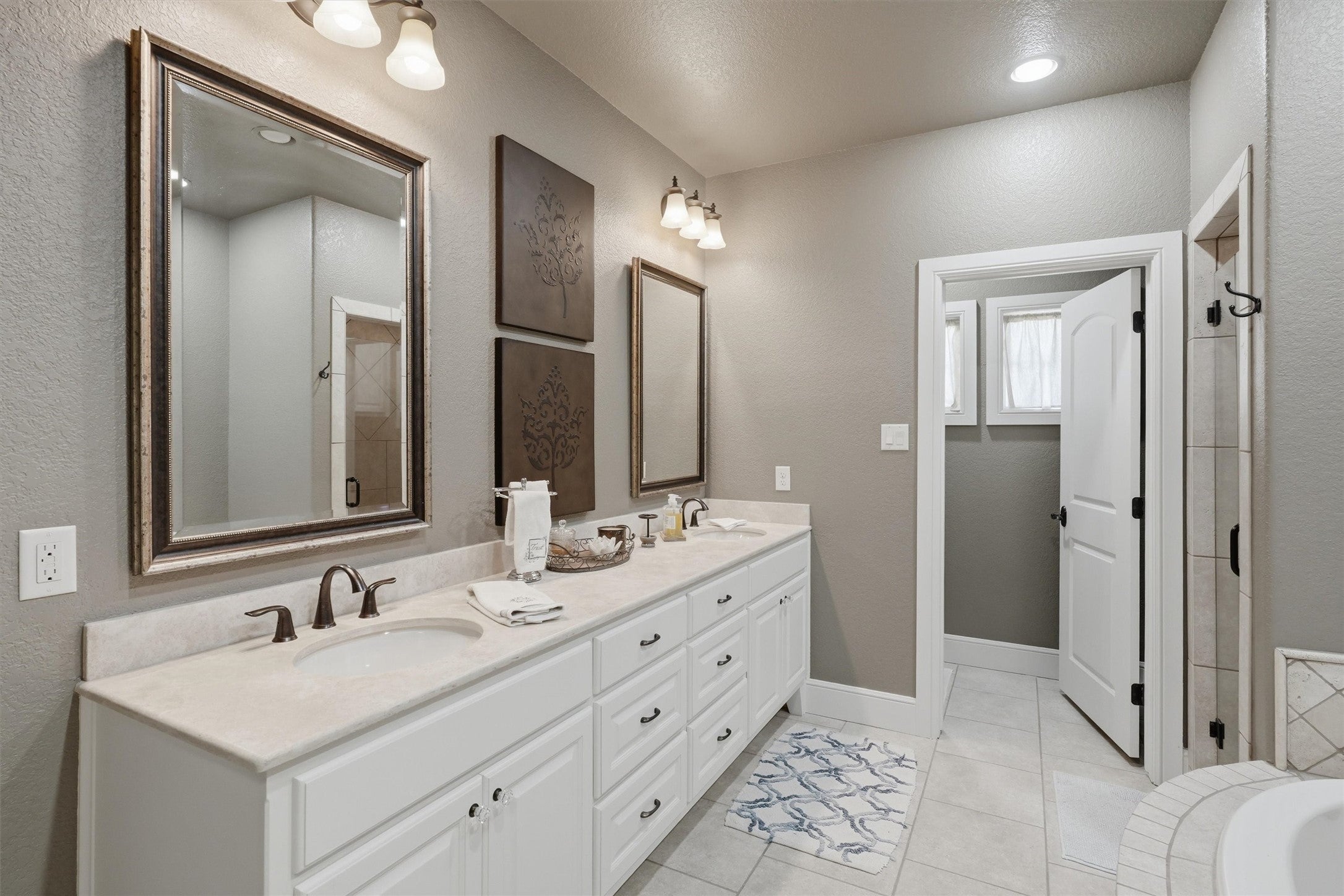 Graford, Texas, 76449, United States, 4 Bedrooms Bedrooms, ,5 BathroomsBathrooms,Residential,For Sale,2048320