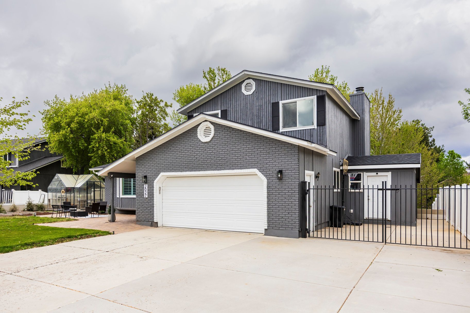  Sandy Gem Near the Canyons with Beautiful Backyard Living - 物件實景