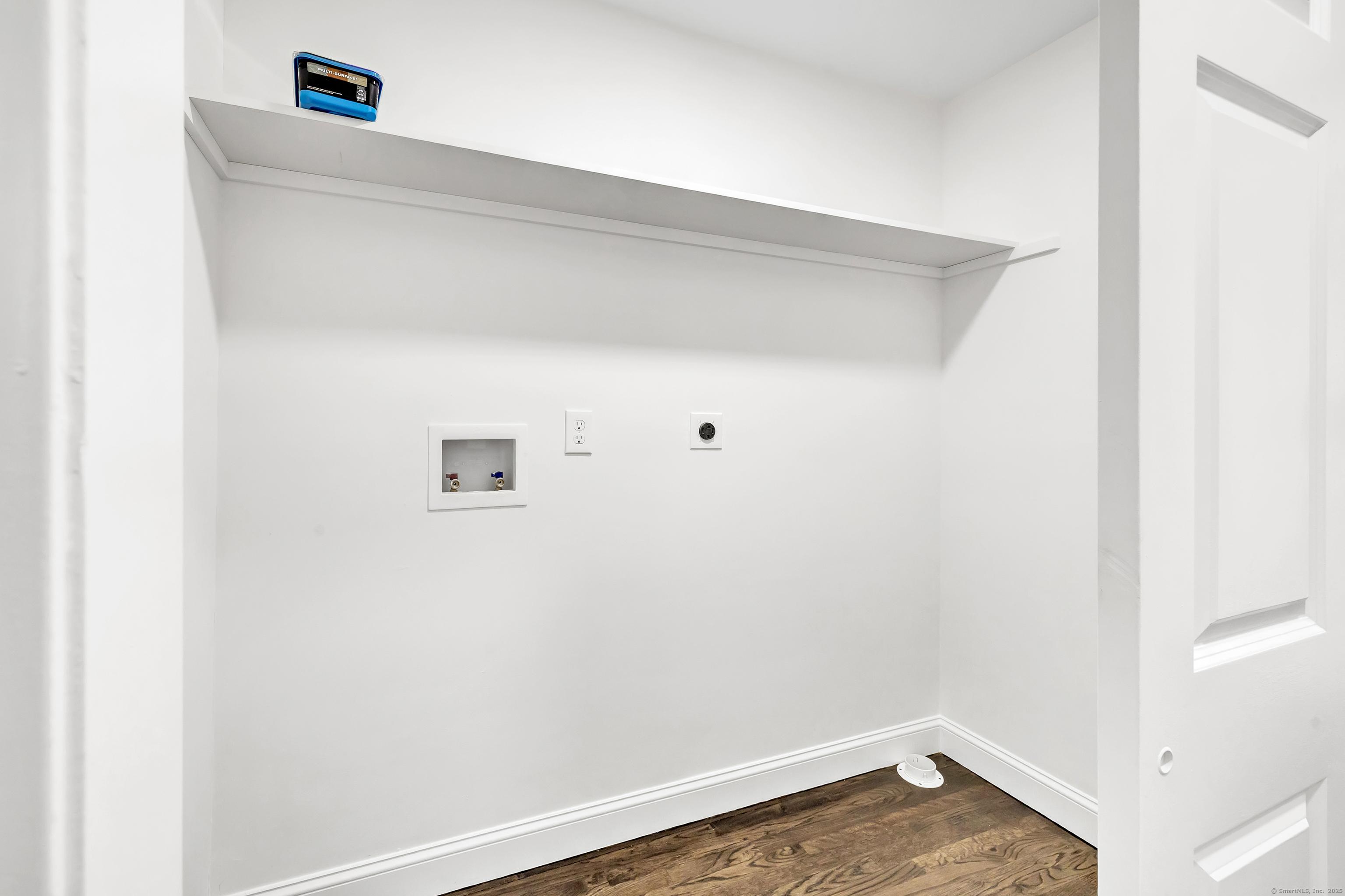 Hamden, Connecticut, 06518, United States, 3 Bedrooms Bedrooms, ,2 BathroomsBathrooms,Residential,For Sale,1987116