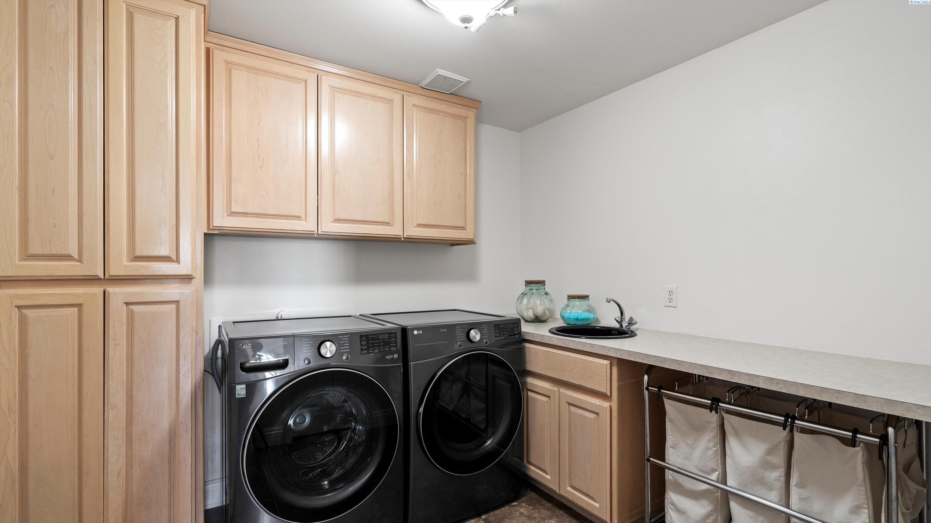 Pasco, Washington, 99301, United States, 3 Bedrooms Bedrooms, ,3 BathroomsBathrooms,Residential,For Sale,1794884