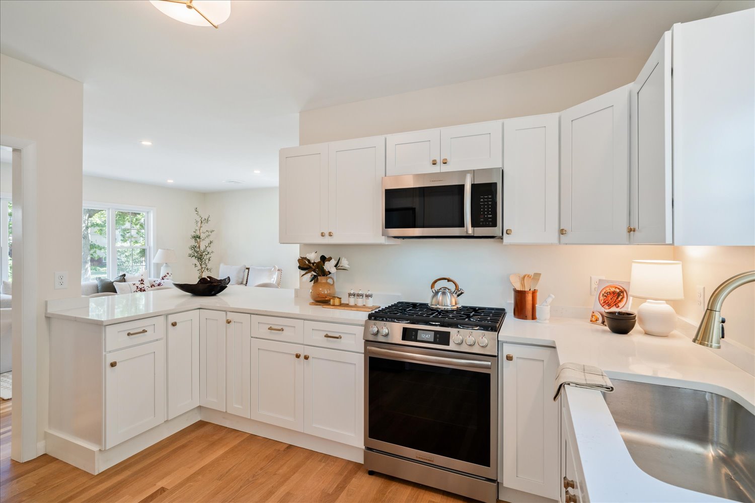 Providence, Rhode Island, 02906, United States, 2 Bedrooms Bedrooms, ,2 BathroomsBathrooms,Residential,For Sale,1943383