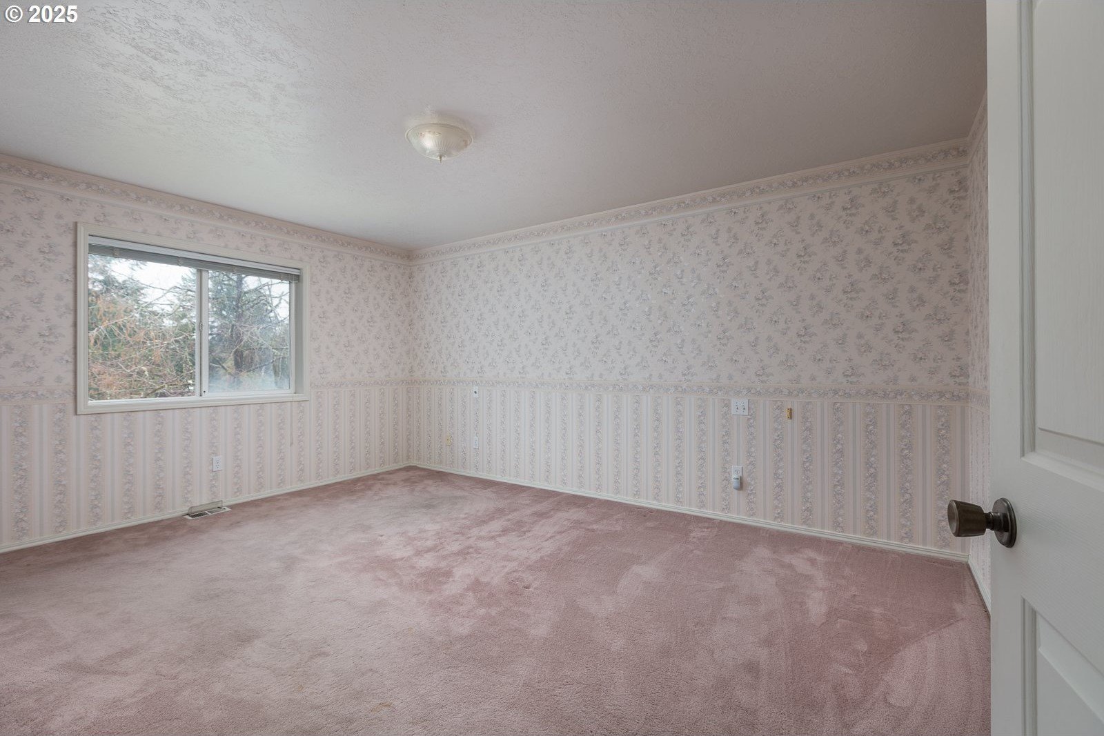 Toledo, Oregon, 97391, United States, 6 Bedrooms Bedrooms, ,4 BathroomsBathrooms,Residential,For Sale,1722214