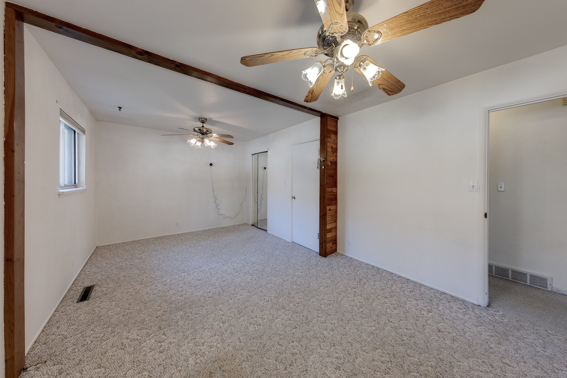  In-Town Home with Deck, Patio and Walkout Basement - 物件實景